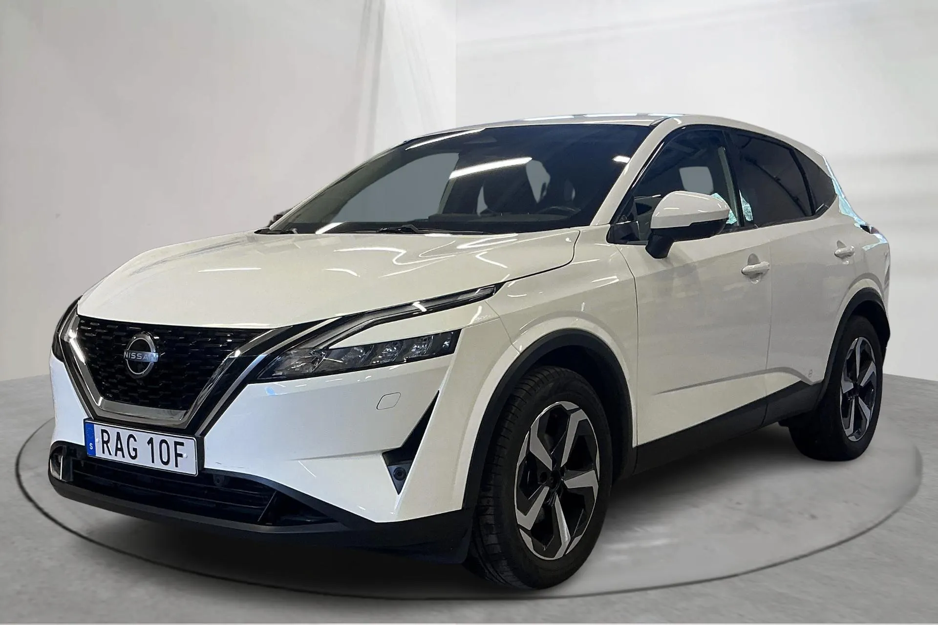 Presentation photo 1 of 15: Nissan Qashqai 1.3 MHEV 4WD (158hk) - 10 982 Scandinavian mile - Automatic - white - 2023