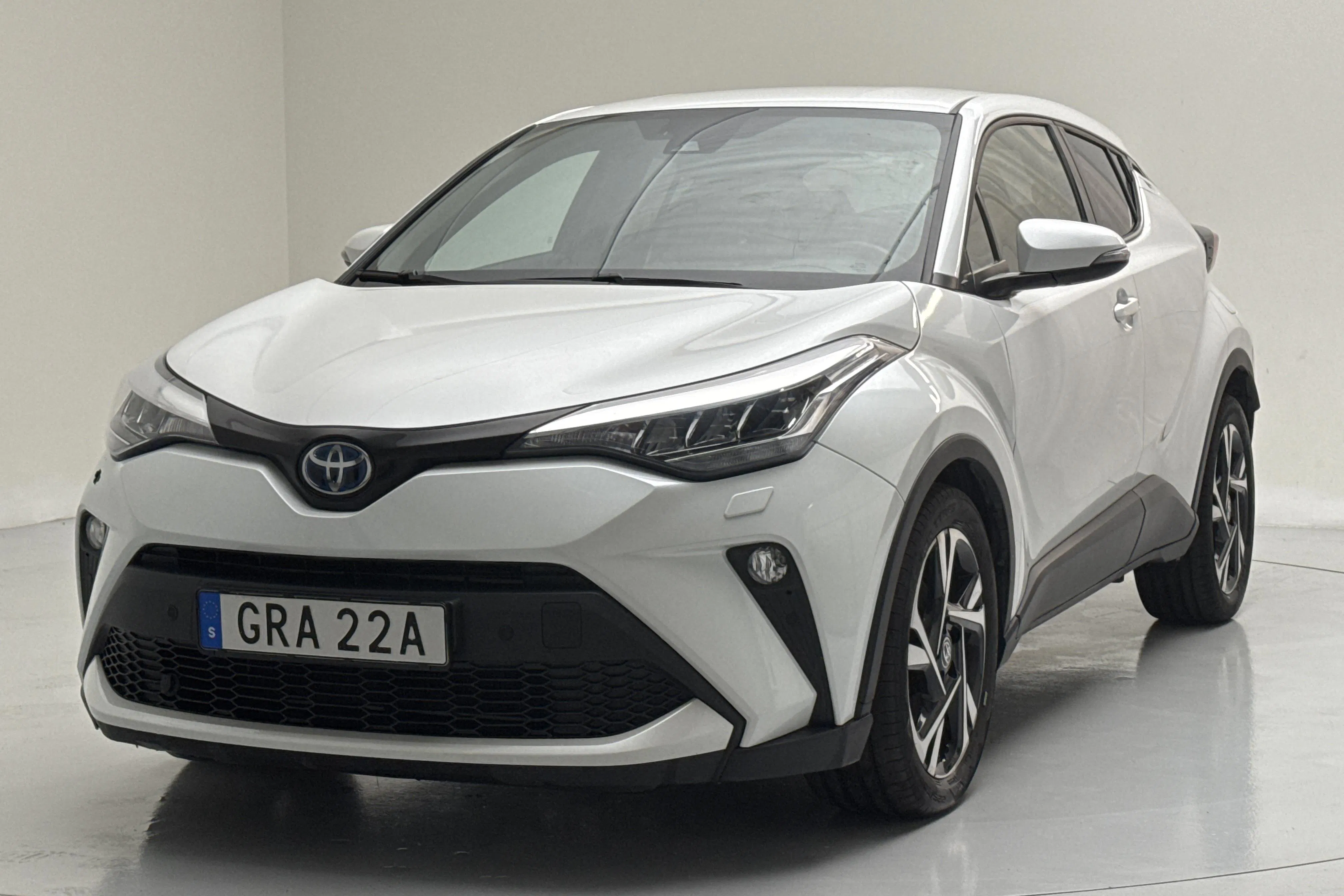 Presentation photo 1 of 14: Toyota C-HR 1.8 HSD (122hk) - 76 550 km - Automatic - white - 2023
