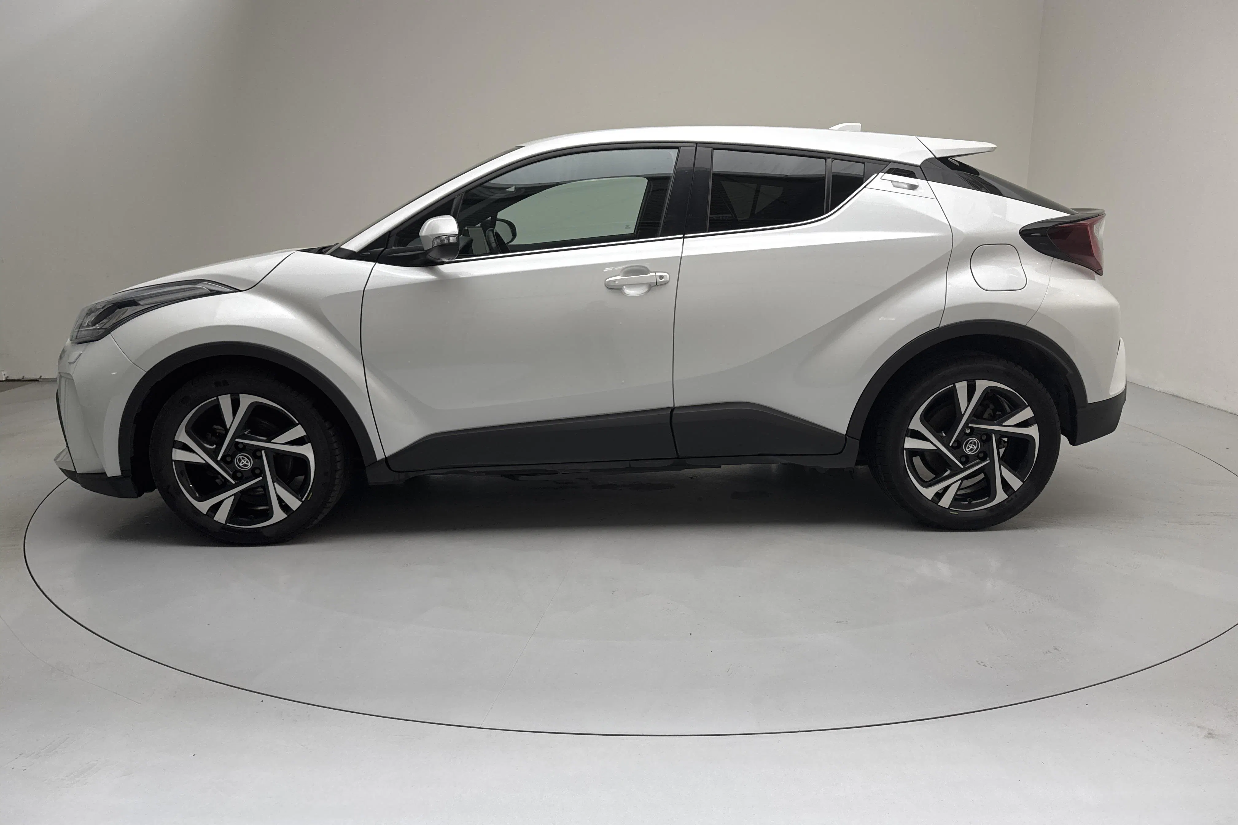Presentation photo 2 of 14: Toyota C-HR 1.8 HSD (122hk) - 76 550 km - Automatic - white - 2023