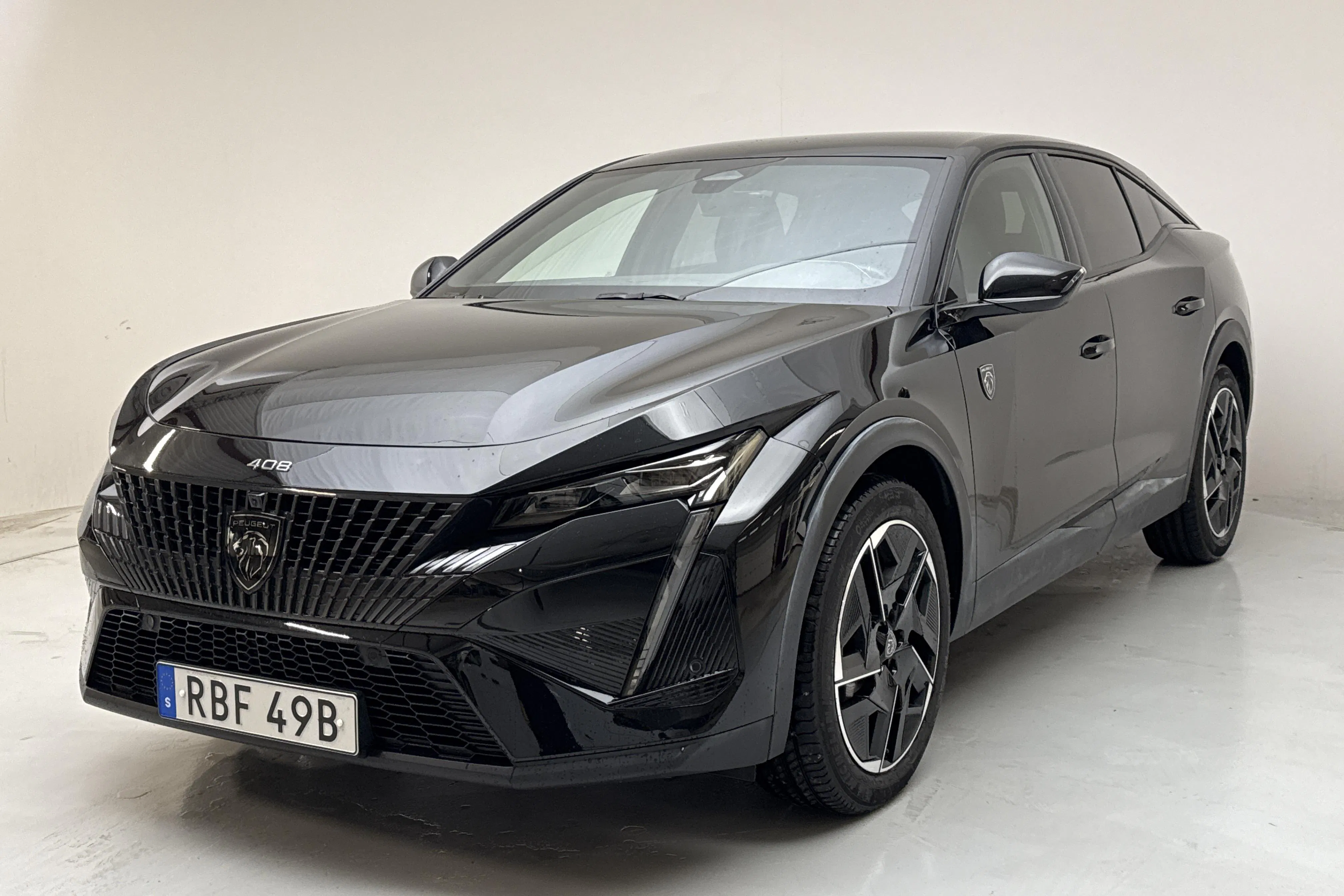 Presentationsfoto 1 av 14: Peugeot 408 PureTech (130hk) - 3 315 mil - Automat - svart - 2024