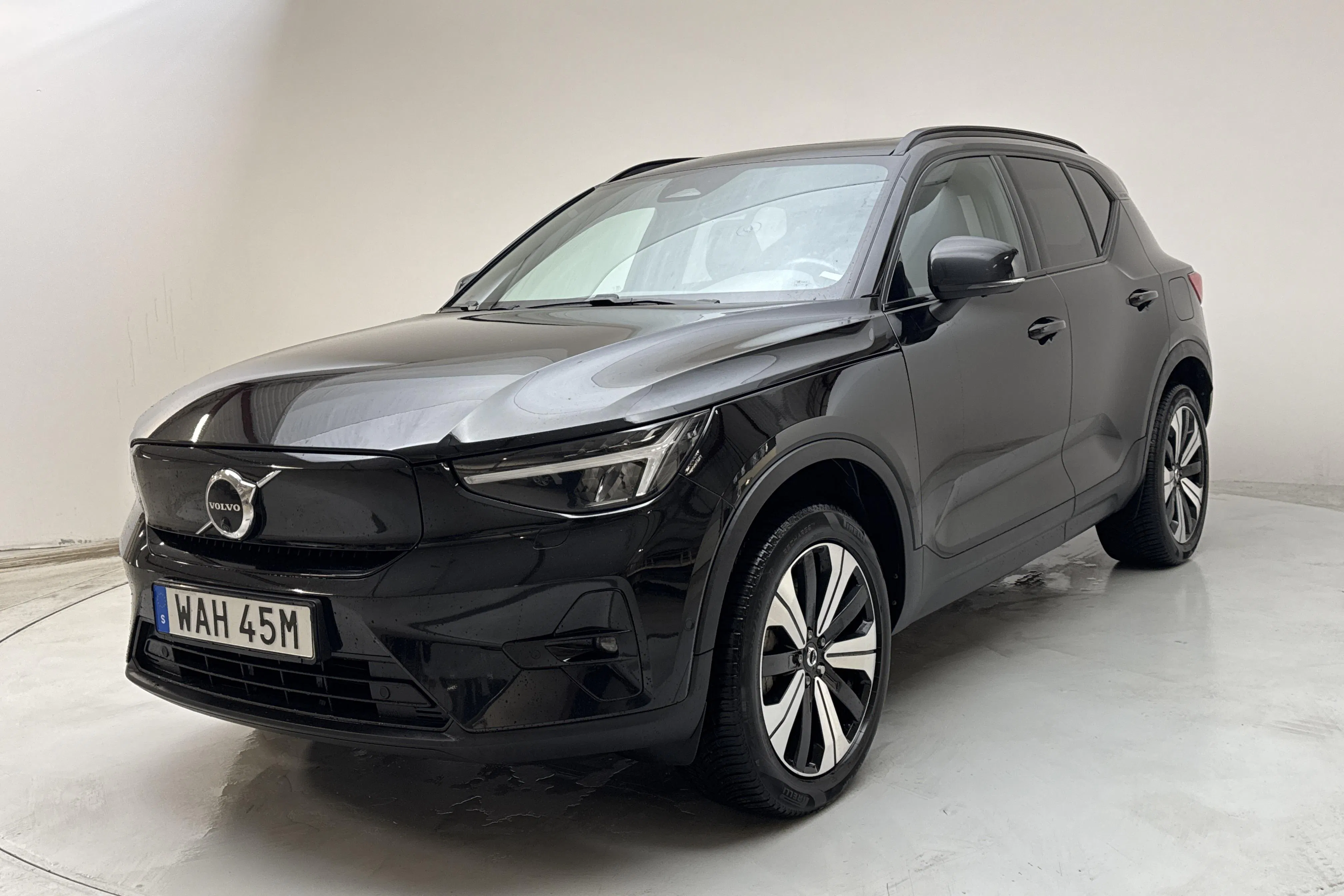 Presentation photo 1 of 18: Volvo XC40 P8 Recharge Twin AWD (408hk) - 13 254 Scandinavian mile - Automatic - black - 2023