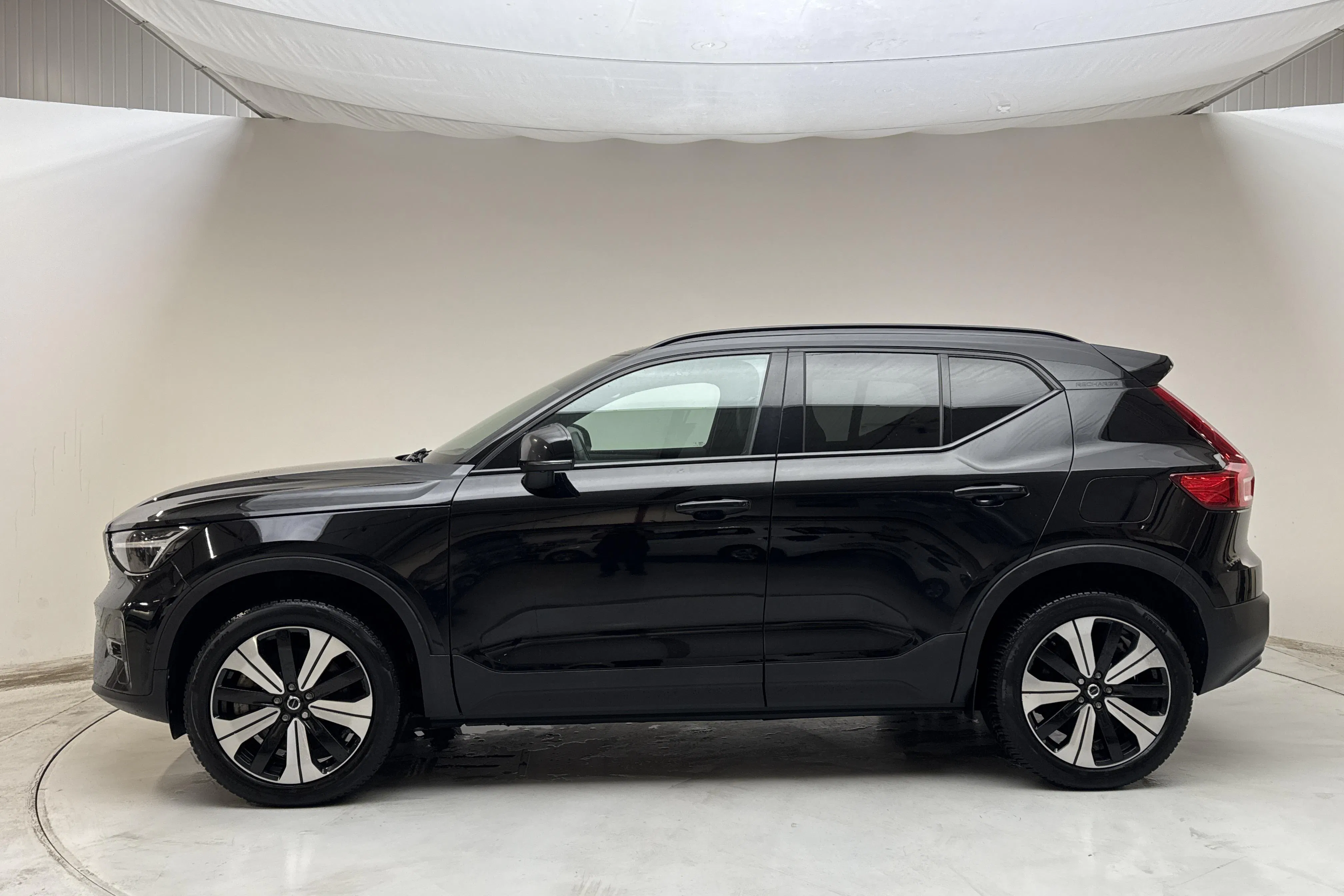 Presentation photo 2 of 18: Volvo XC40 P8 Recharge Twin AWD (408hk) - 13 254 Scandinavian mile - Automatic - black - 2023
