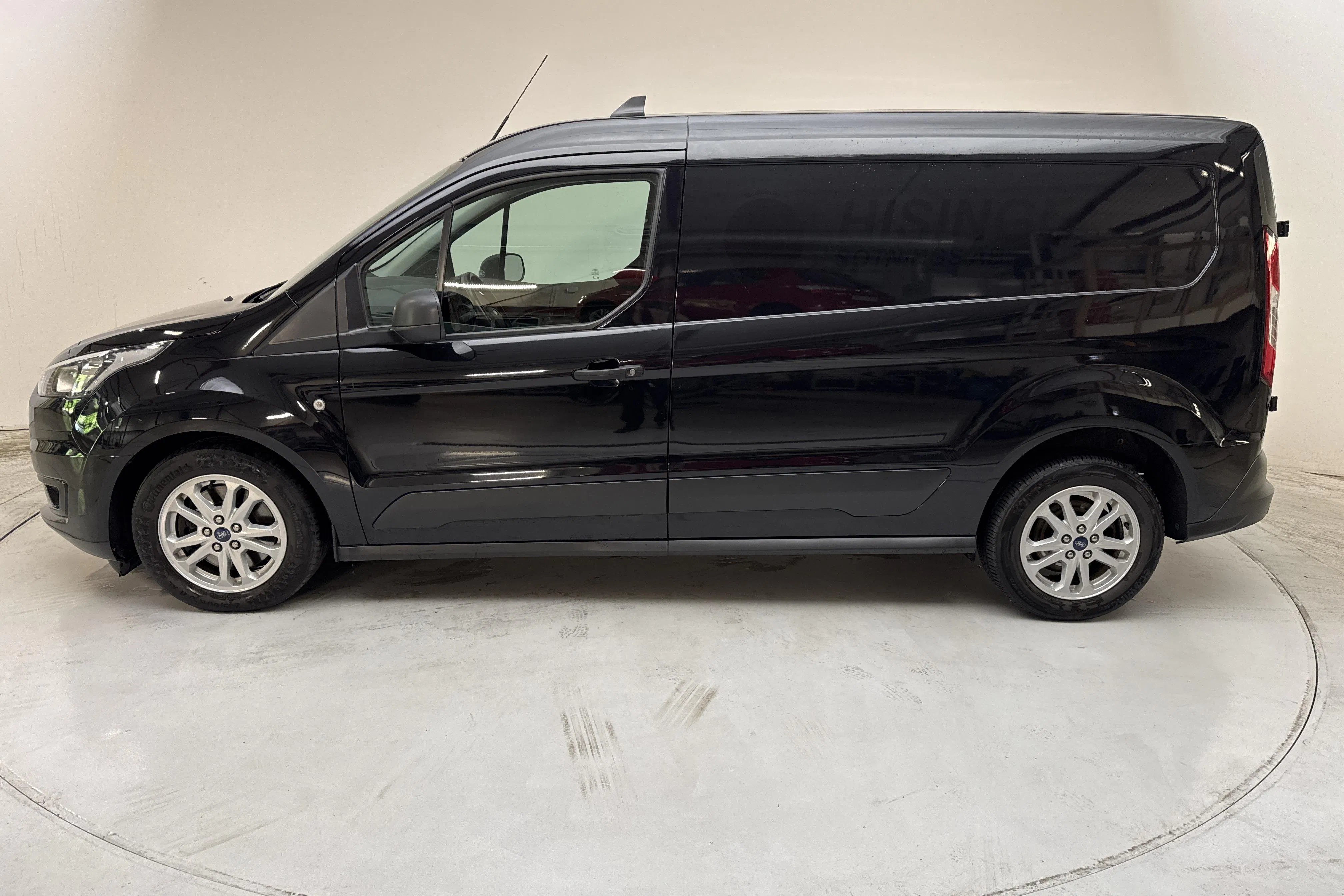 Presentationsfoto 2 av 11: Ford Transit Connect 1.5 TDCi (120hk) - 12 420 mil - Automat - svart - 2022