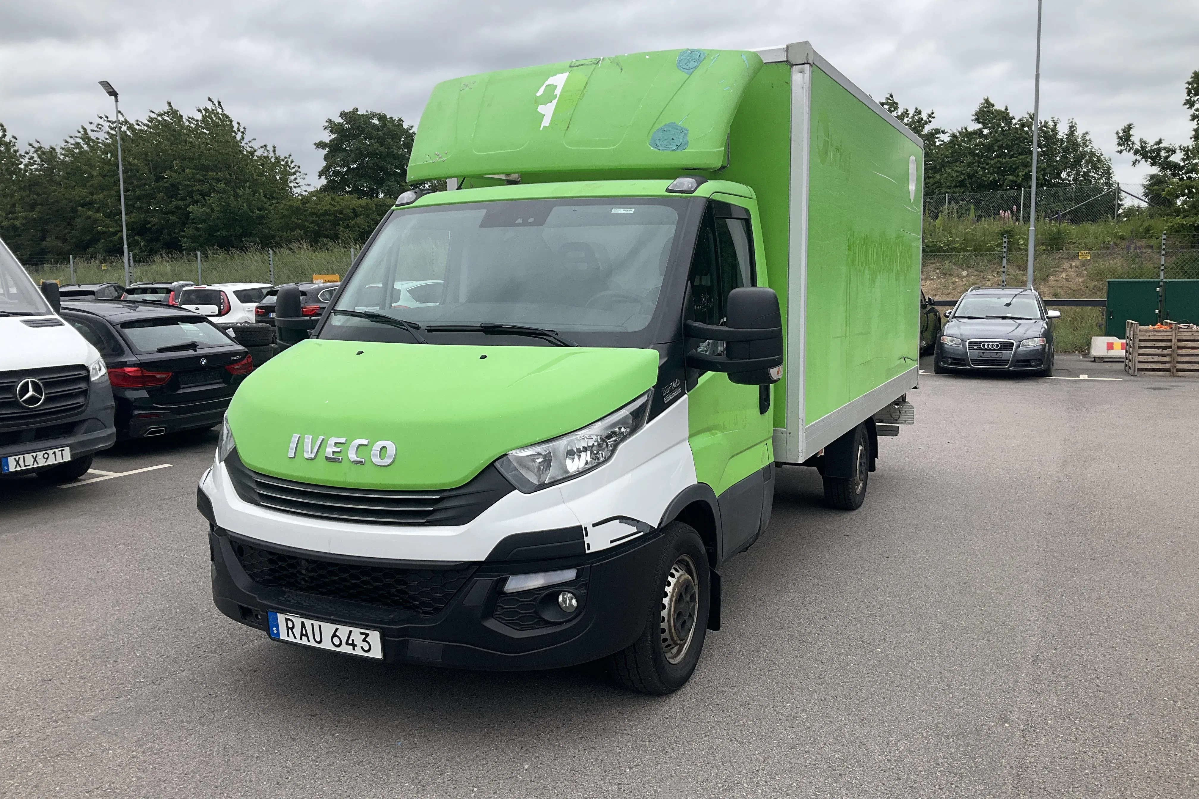 Presentation photo 1 of 12: Iveco Daily 35 2.3 (136hk) - 294 570 km - Automatic - white - 2018