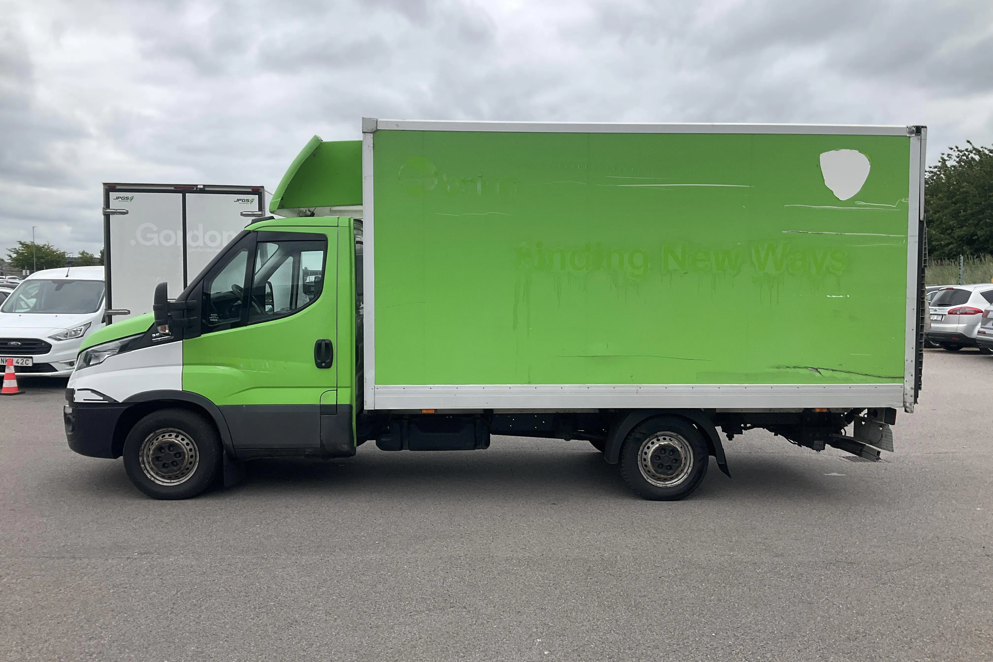 Presentation photo 2 of 12: Iveco Daily 35 2.3 (136hk) - 294 570 km - Automatic - white - 2018