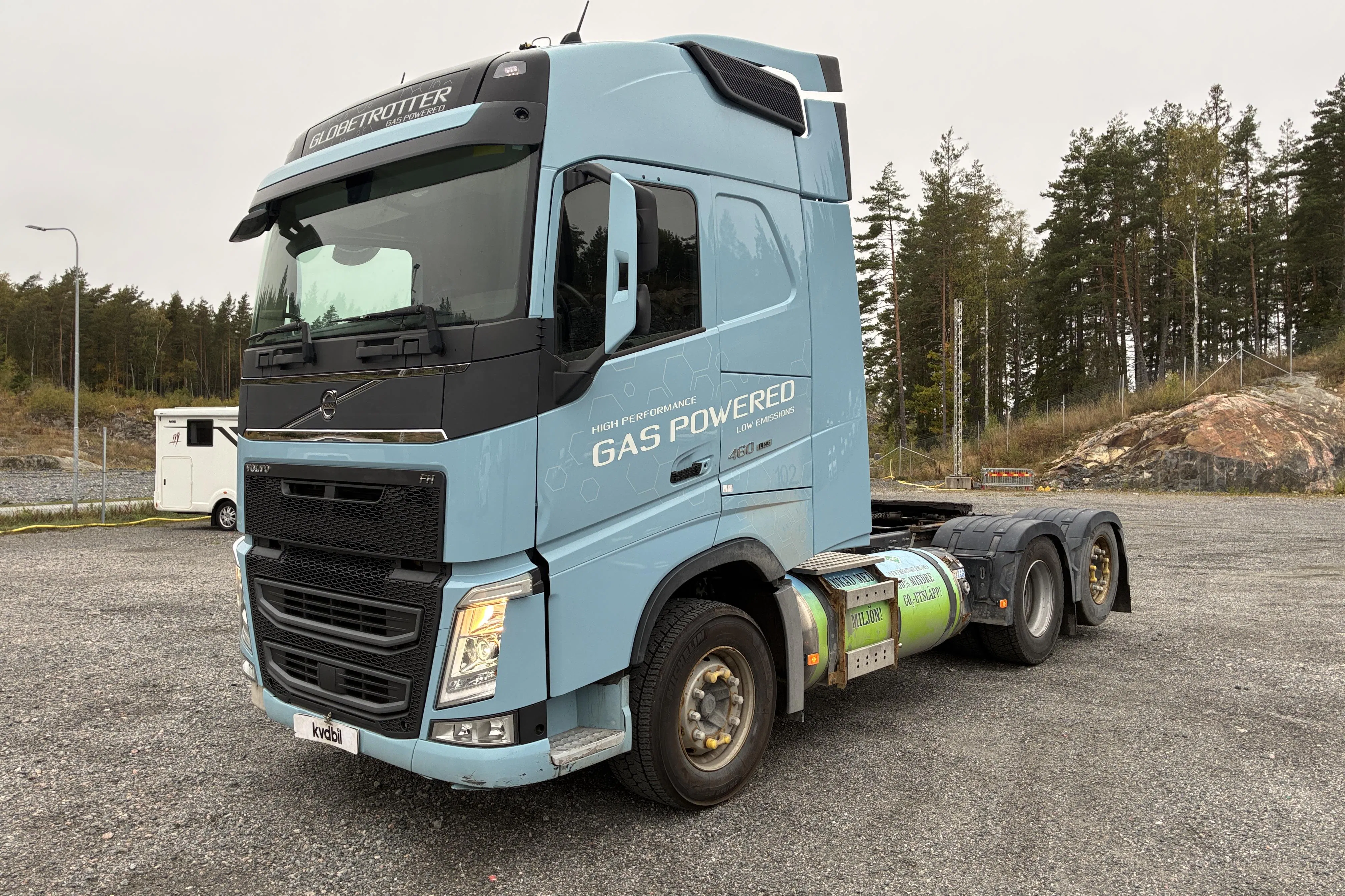 Presentation photo 1 of 140: VOLVO FH460 Globetrotter (LNG) - 410 130 km - Automatic - blue - 2017