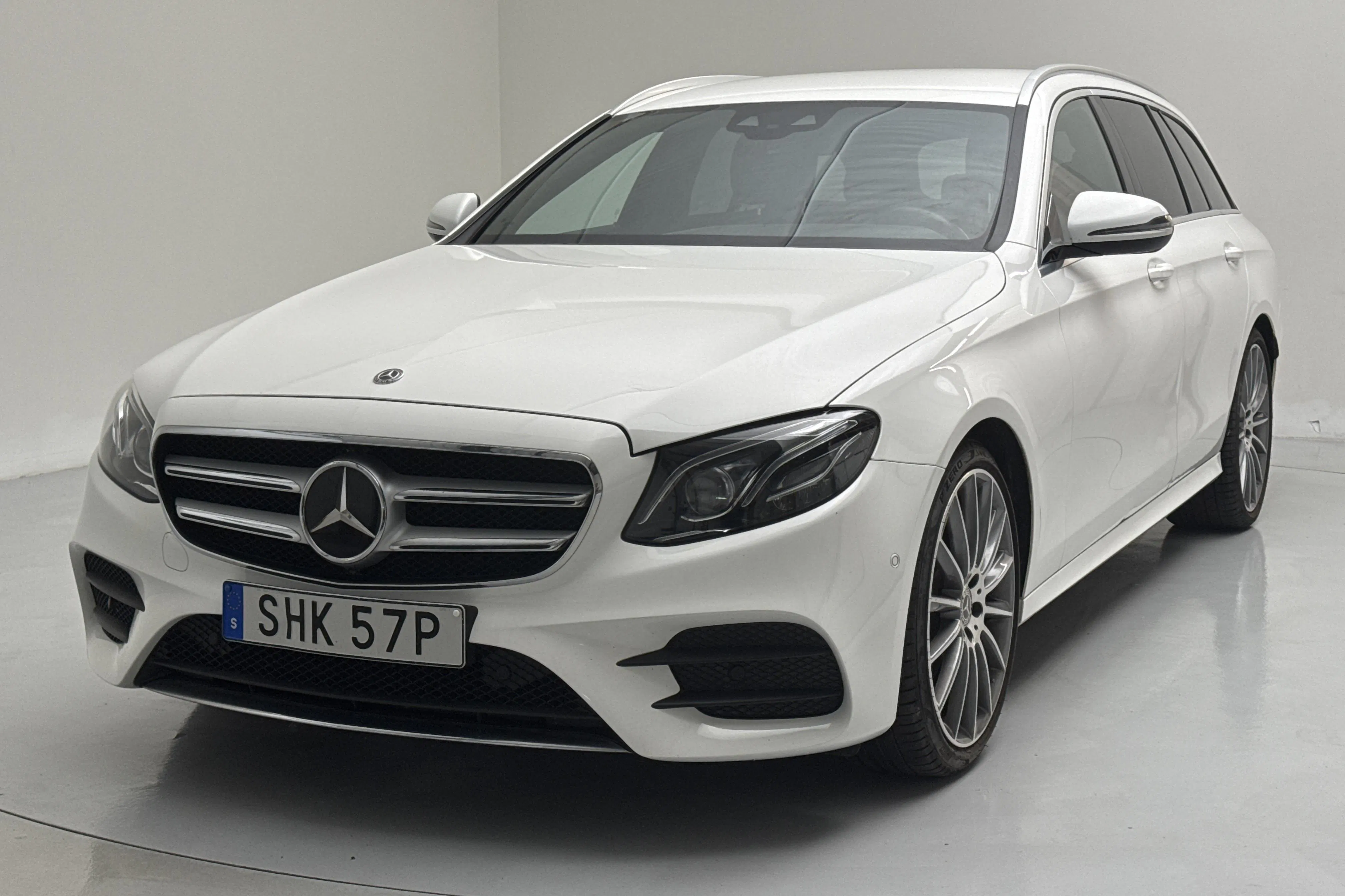 Presentation photo 1 of 15: Mercedes E 200 d Kombi S213 (160hk) - 118 260 km - Automatic - white - 2019