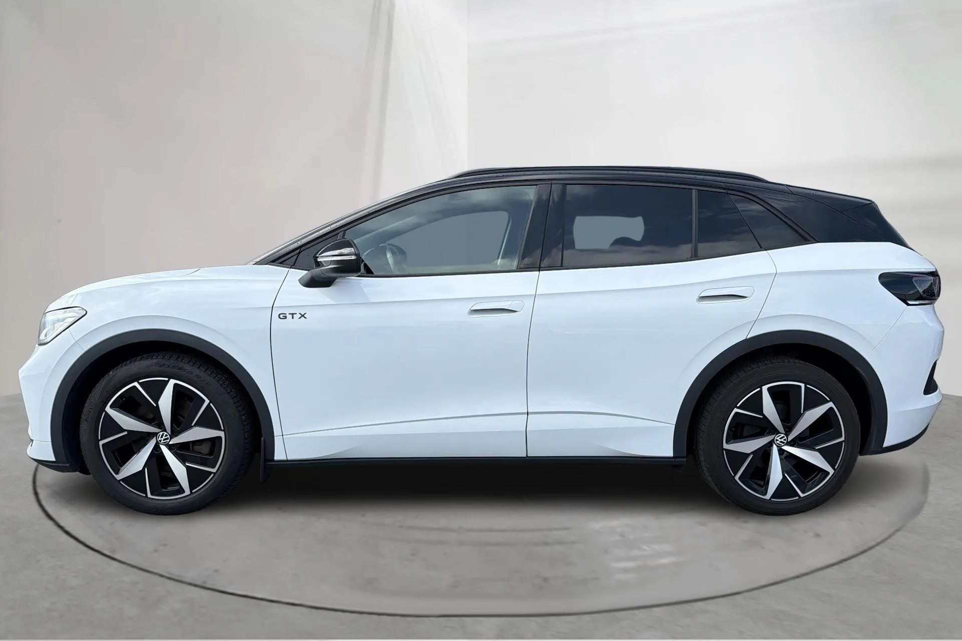Presentationsfoto 2 av 20: VW ID.4 GTX 77kWh AWD (299hk) - 9 204 mil - Automat - vit - 2023