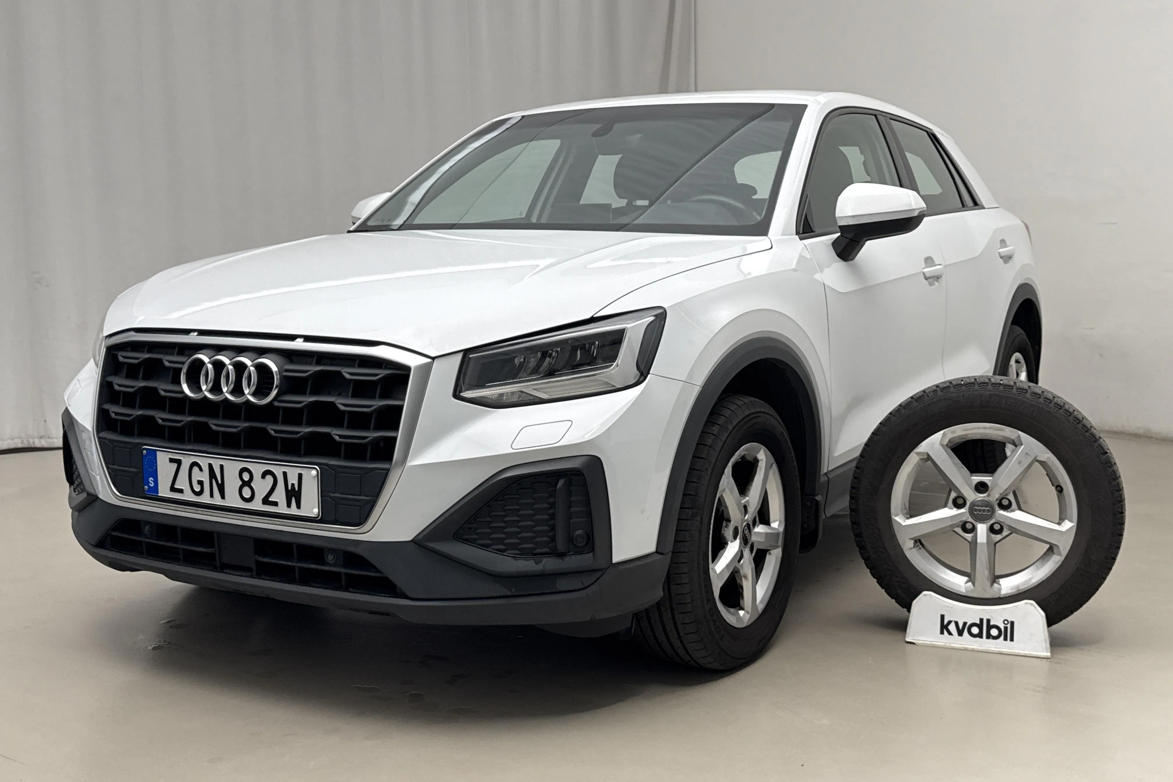 Presentationsfoto 1 av 17: Audi Q2 35 TFSI (150hk) - 9 093 mil - Automat - vit - 2021