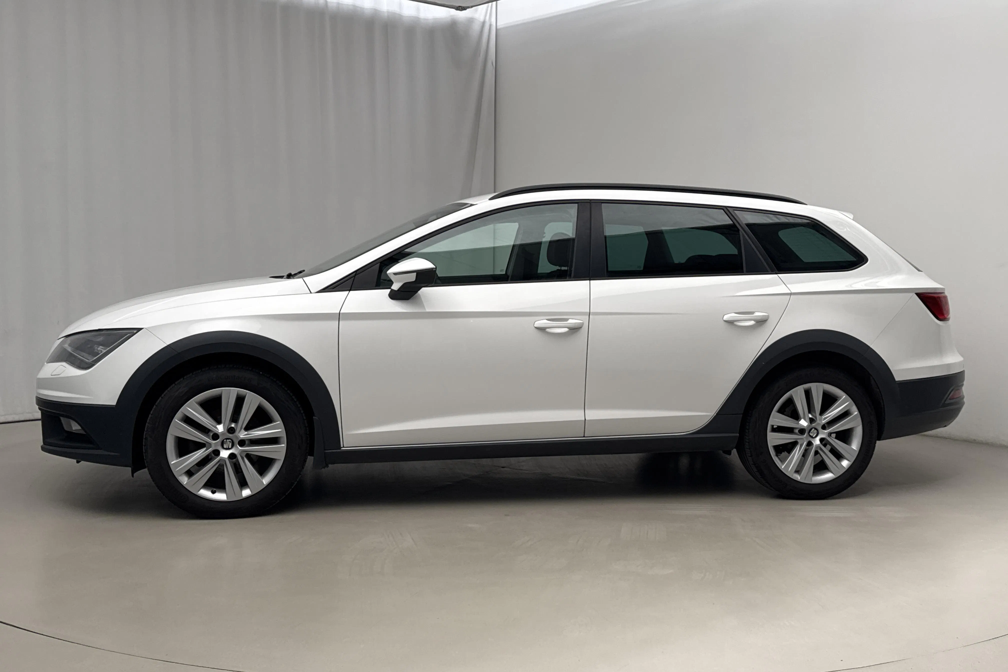 Presentationsfoto 2 av 17: Seat Leon 1.4 TSI ST X-Perience (125hk) - 12 646 mil - Manuell - vit - 2016
