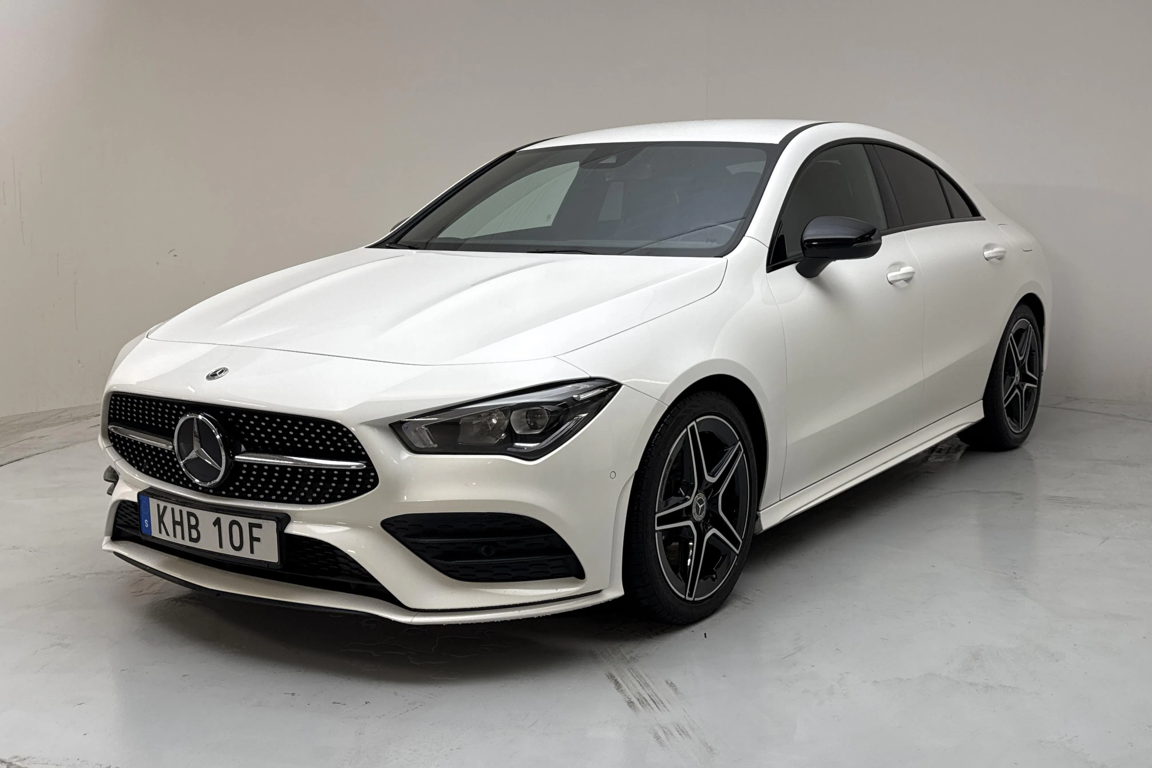 Presentation photo 1 of 15: Mercedes CLA 200 Coupé C118 (163hk) - 103 700 km - Automatic - white - 2021