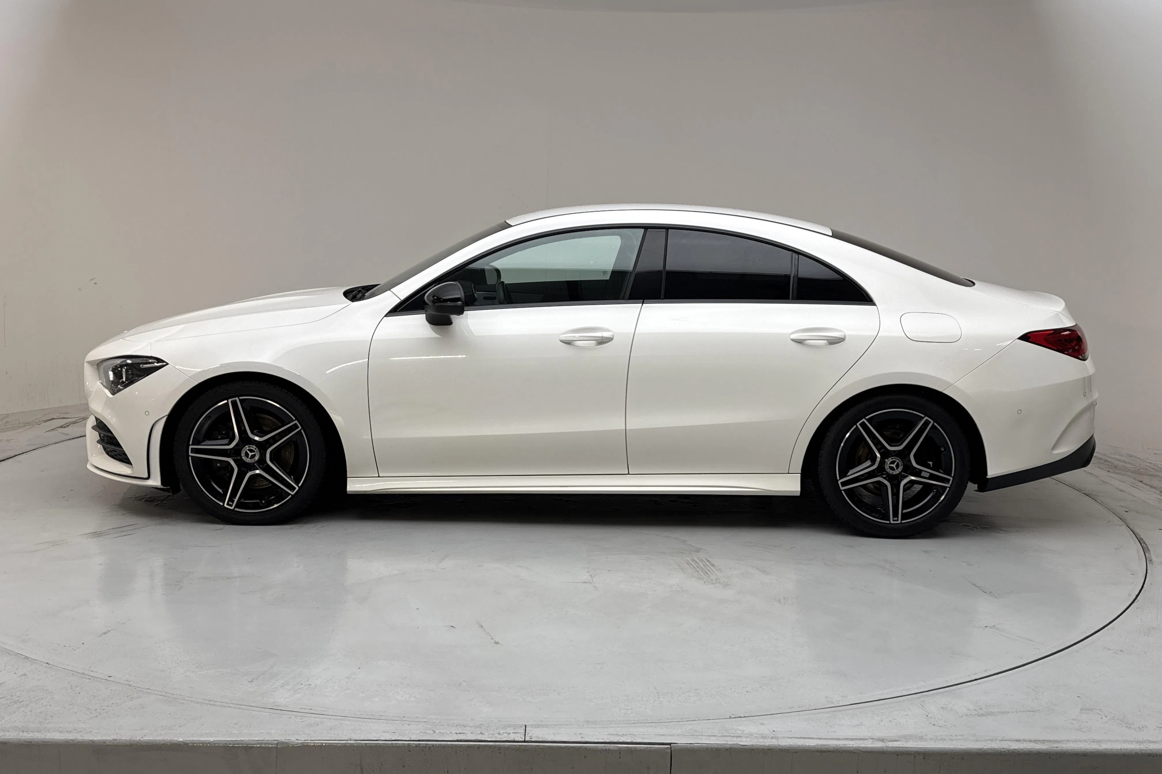 Presentation photo 2 of 15: Mercedes CLA 200 Coupé C118 (163hk) - 103 700 km - Automatic - white - 2021