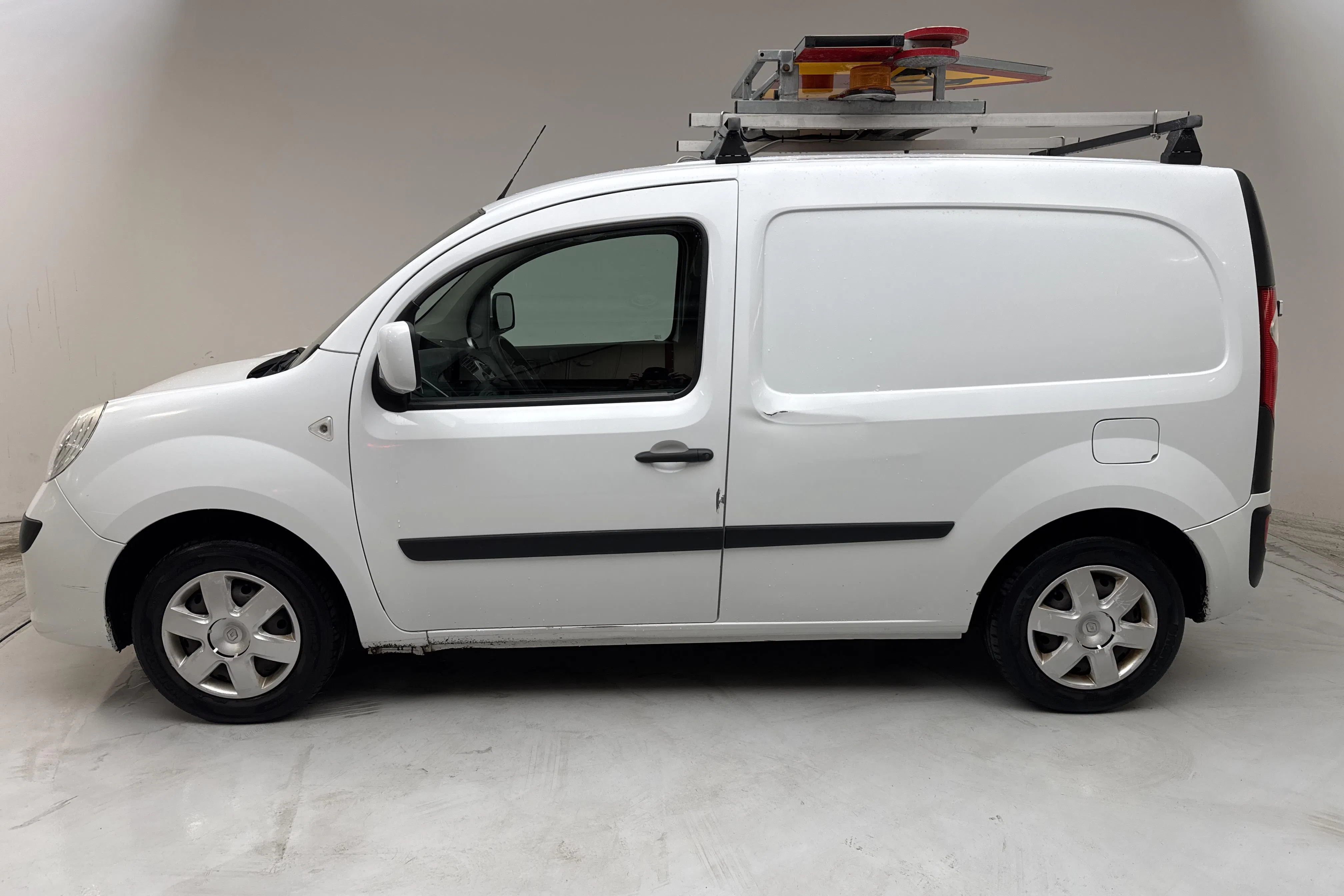 Presentationsfoto 2 av 11: Renault Kangoo Express II 1.5 dCi Skåp (90hk) - 13 137 mil - Manuell - vit - 2012