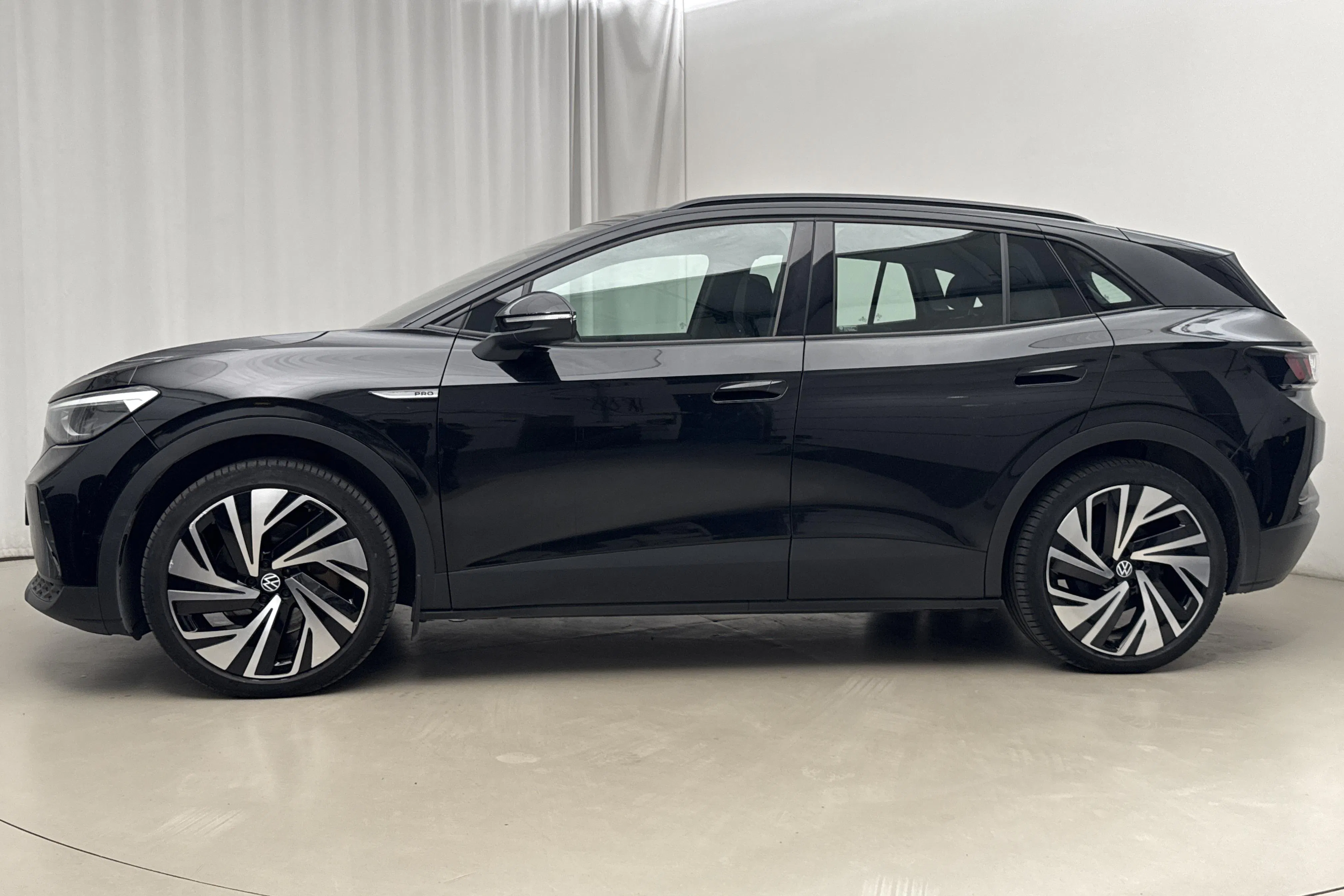 Presentation photo 2 of 21: VW ID.4 77kWh (204hk) - 12 022 Scandinavian mile - Automatic - black - 2023