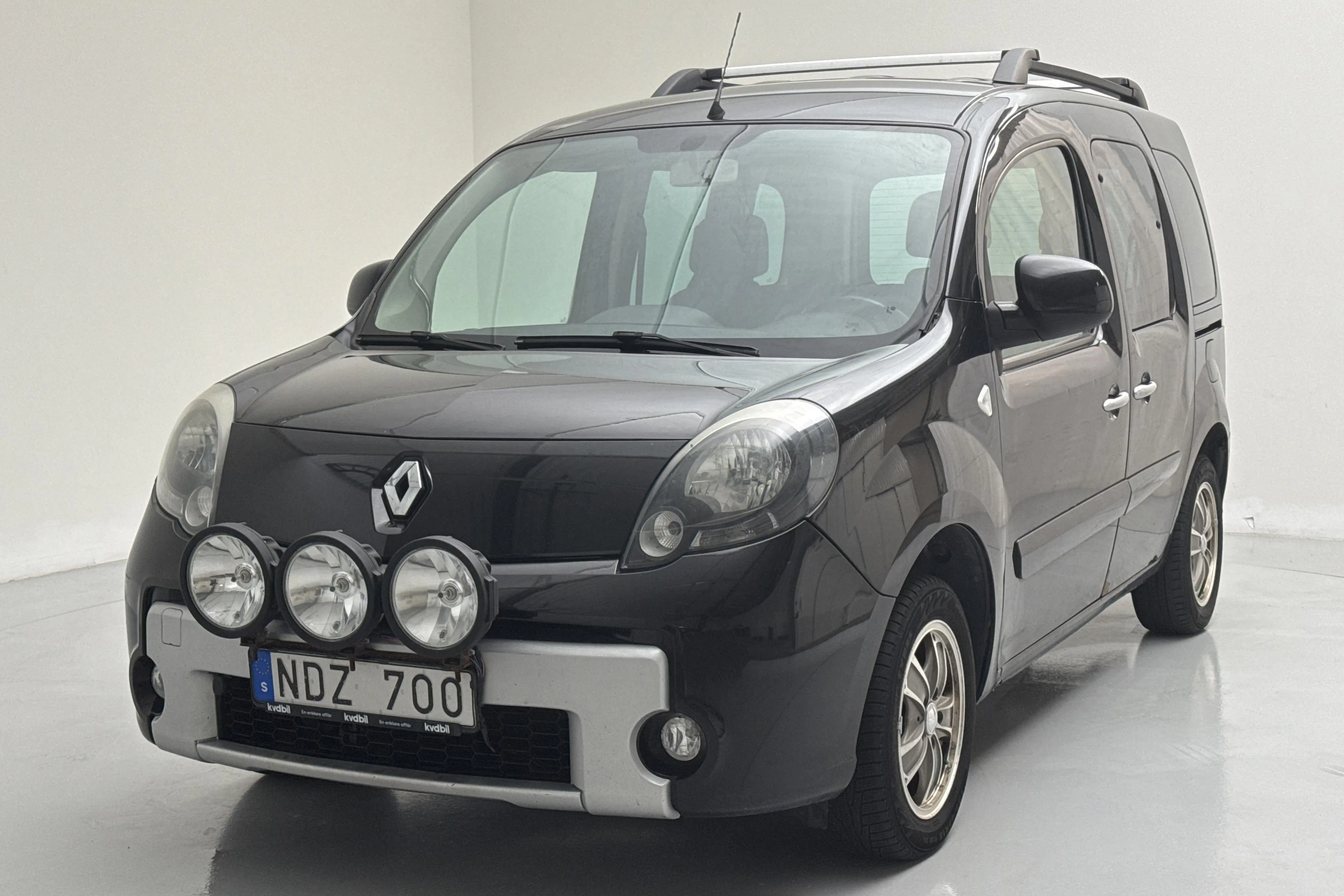 Presentation photo 1 of 11: Renault Kangoo II 1.6 (105hk) - 271 970 km - Automatic - black - 2013
