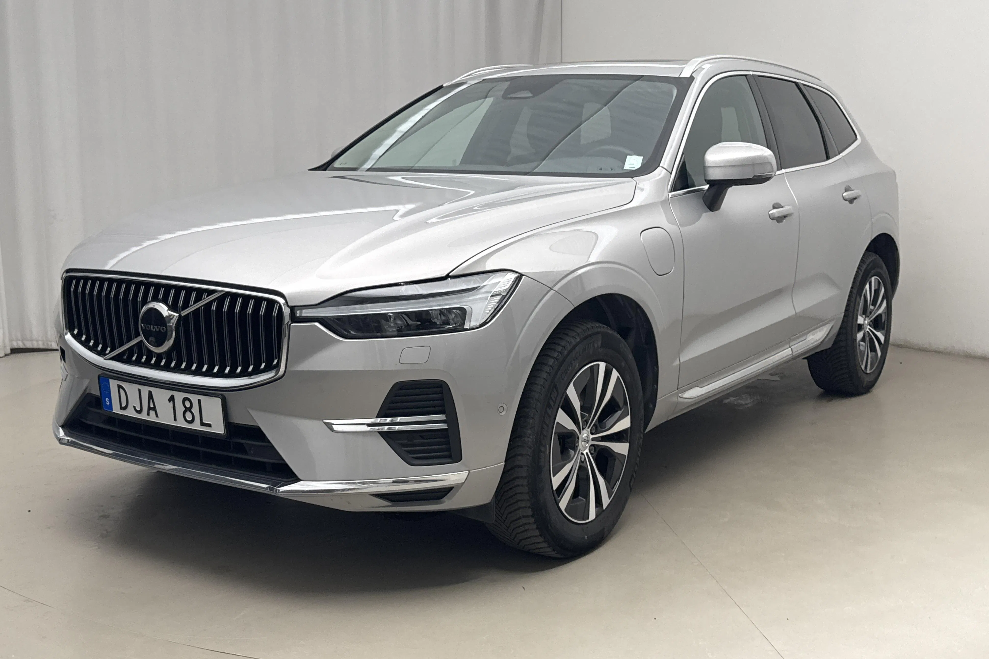 Presentation photo 1 of 19: Volvo XC60 T6 AWD Recharge (350hk) - 113 150 km - Automatic - silver - 2023