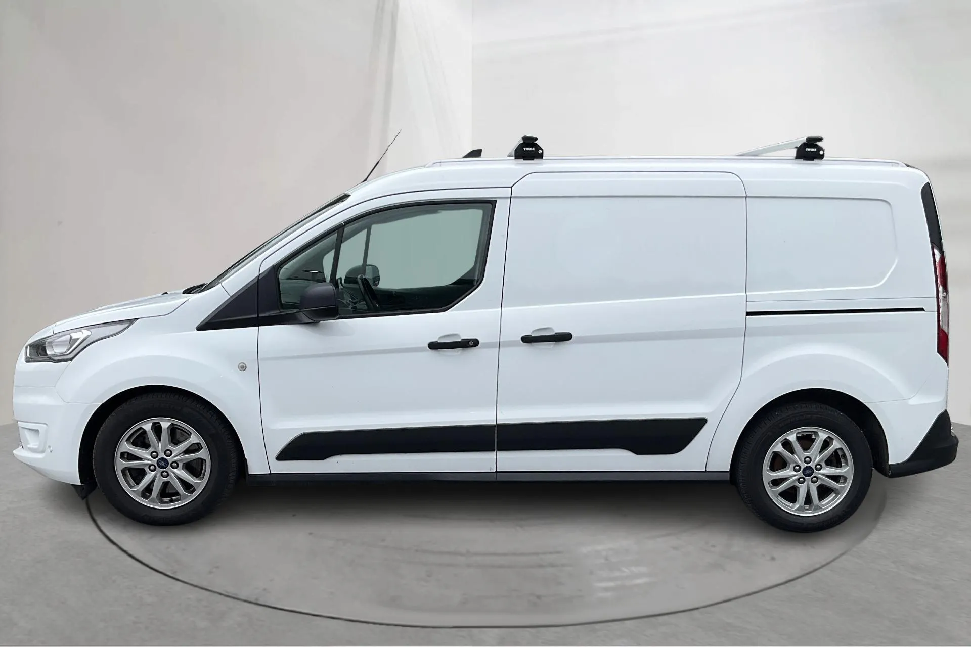 Presentationsfoto 2 av 16: Ford Transit Connect 1.5 EcoBlue (100hk) - 8 196 mil - Automat - vit - 2021
