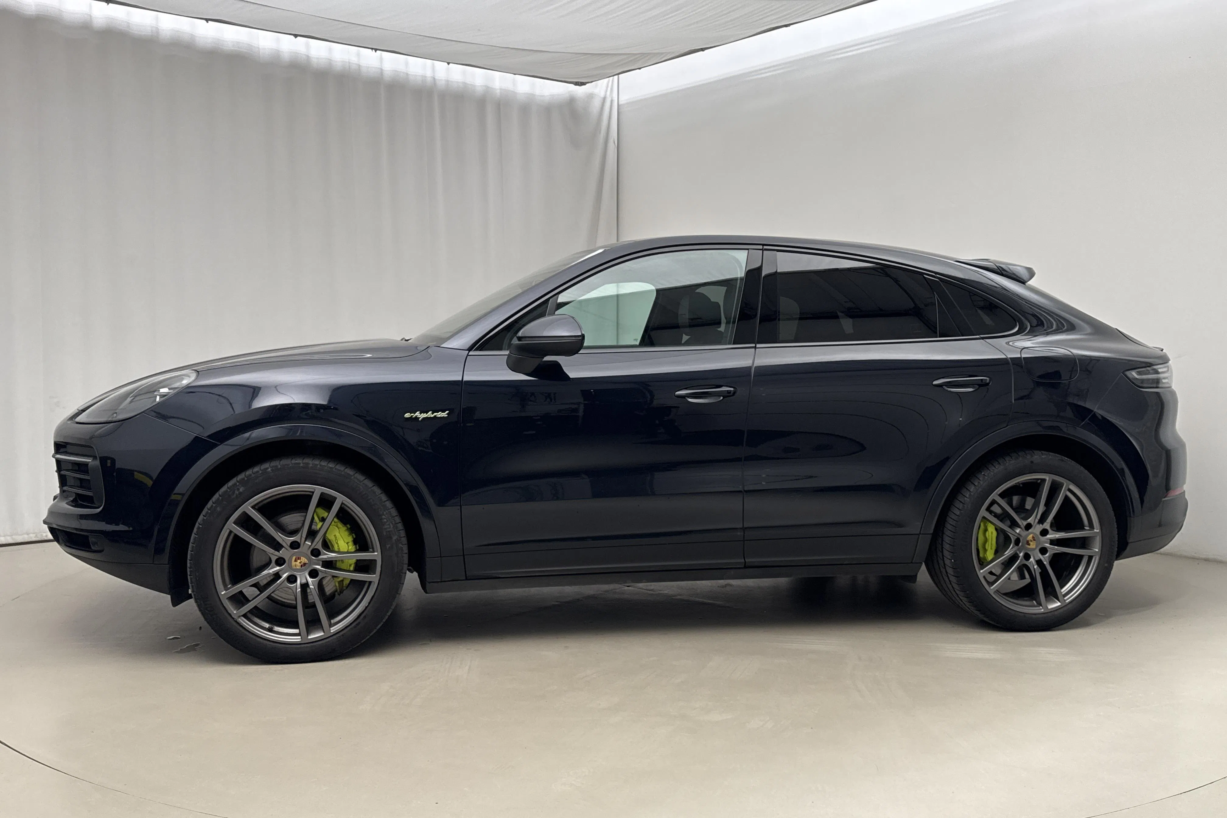 Presentation photo 2 of 26: Porsche Cayenne E-hybrid (462hk) - 12 558 Scandinavian mile - Automatic - light blue - 2021