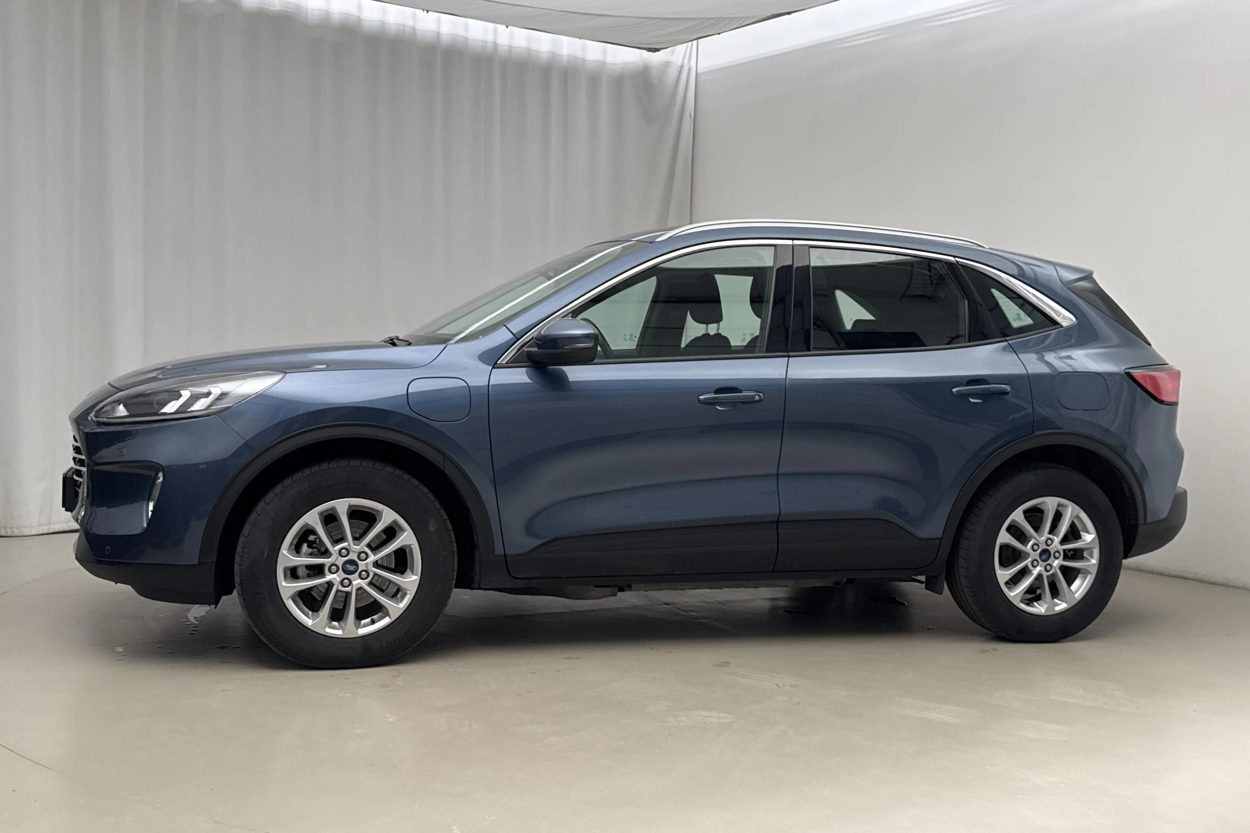 Presentation photo 2 of 21: Ford Kuga 2.5 PHEV (225hk) - 41 390 km - Automatic - blue - 2022