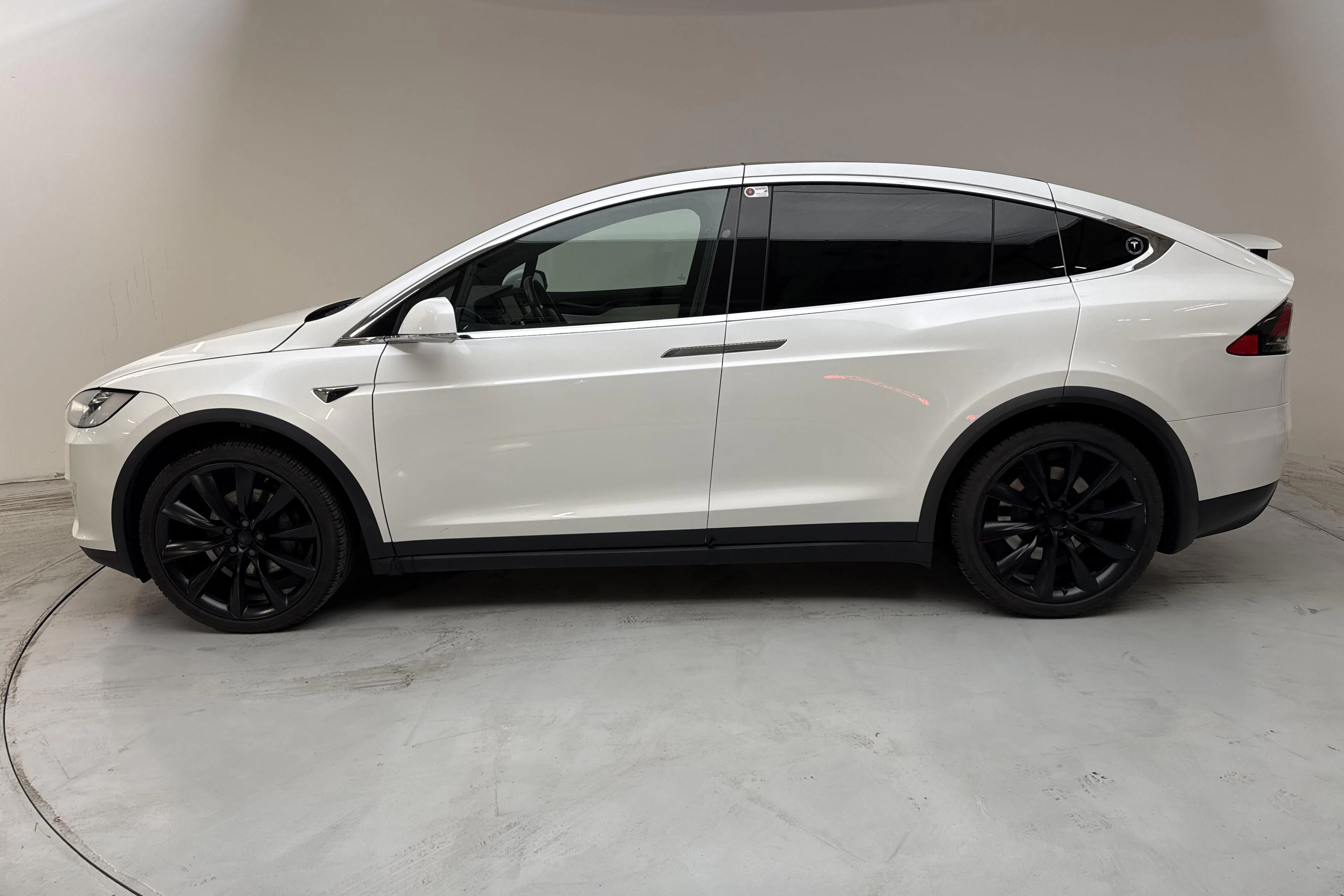 Presentationsfoto 2 av 21: Tesla Model X 100D - 20 686 mil - Automat - vit - 2019