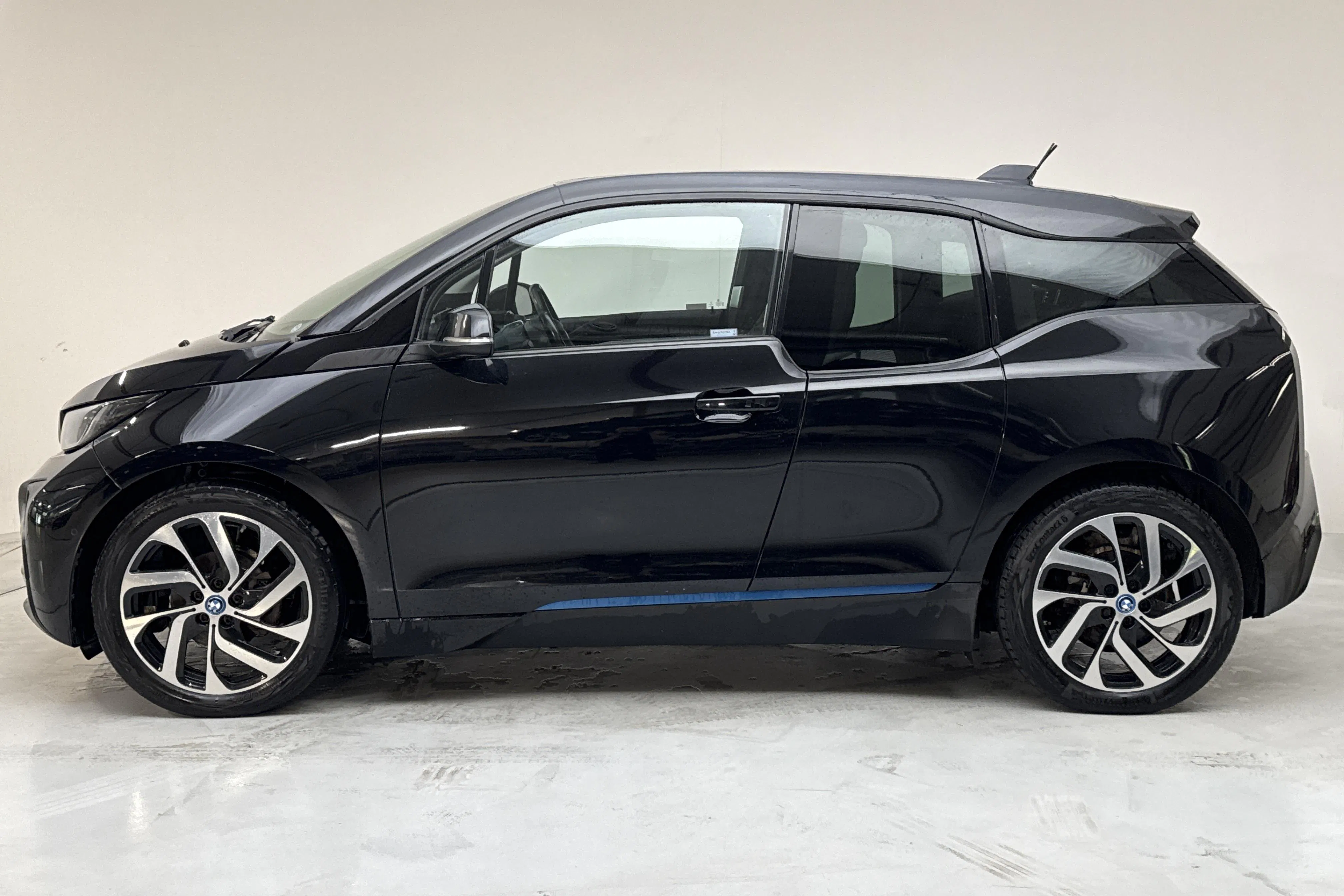 Presentationsfoto 2 av 16: BMW i3 REX 94Ah, I01 (170hk) - 19 678 mil - Automat - svart - 2017