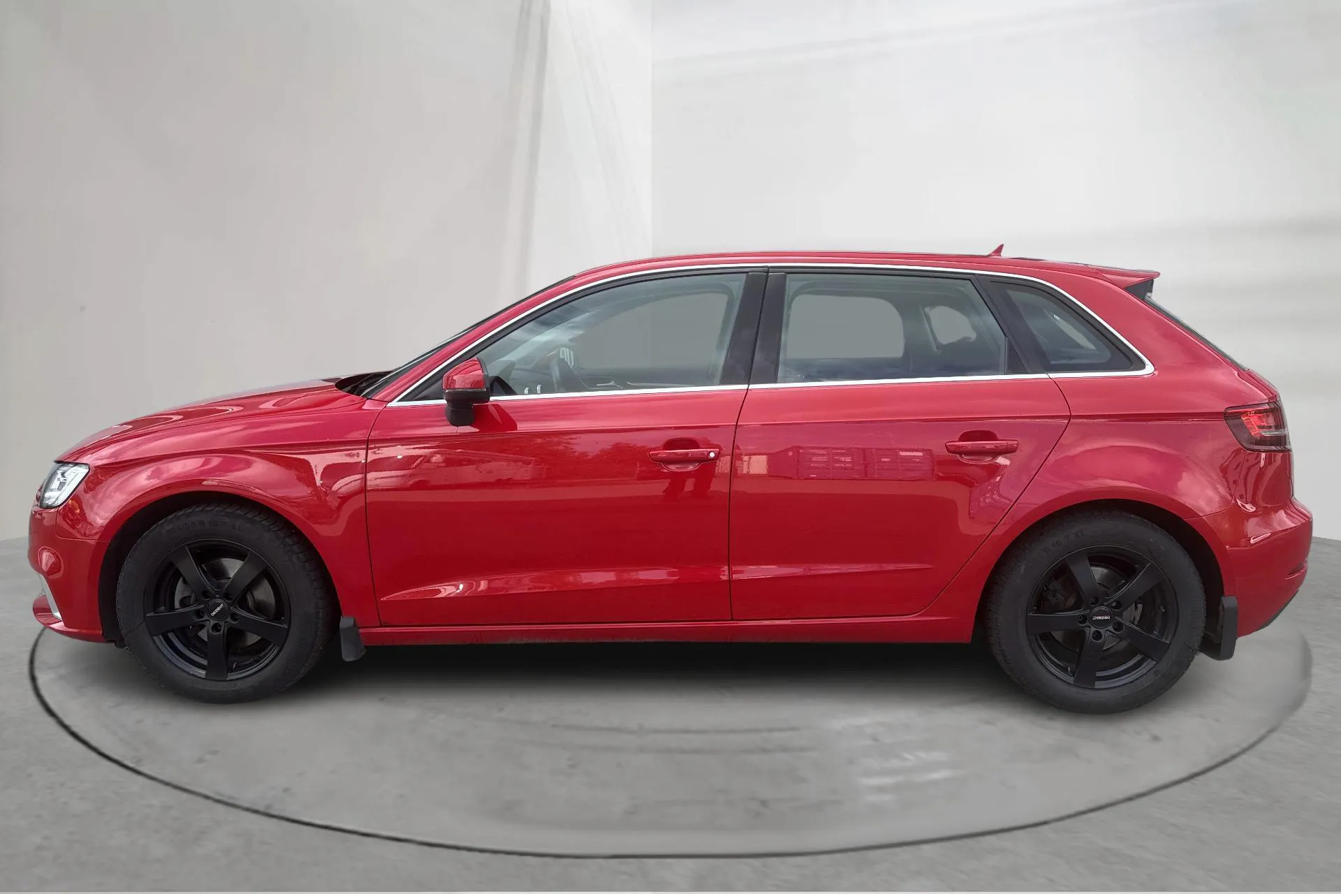 Presentation photo 2 of 13: Audi A3 1.0 TFSI Sportback (116hk) - 87 420 km - Automatic - red - 2017