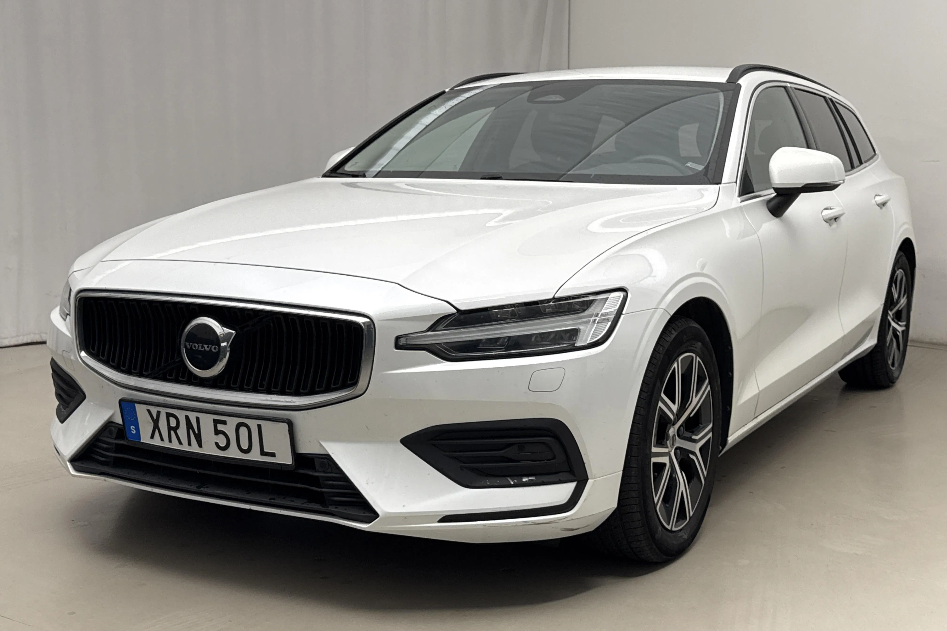 Presentation photo 1 of 20: Volvo V60 B4 Mildhybrid, Diesel (197hk) - 89 970 km - Automatic - white - 2023