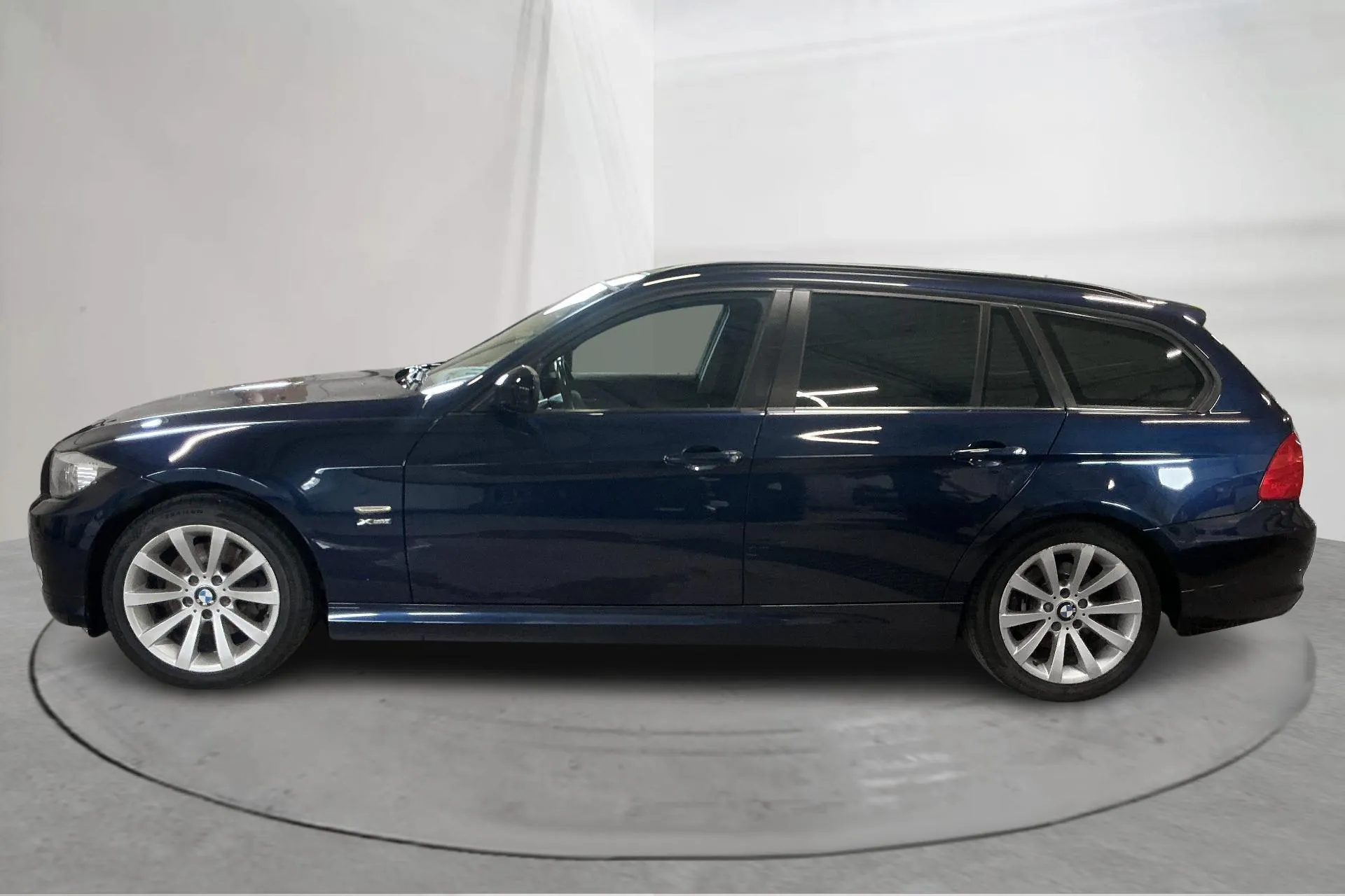 Presentation photo 2 of 13: BMW 320d xDrive Touring, E91 (184hk) - 17 521 Scandinavian mile - Manual - blue - 2010