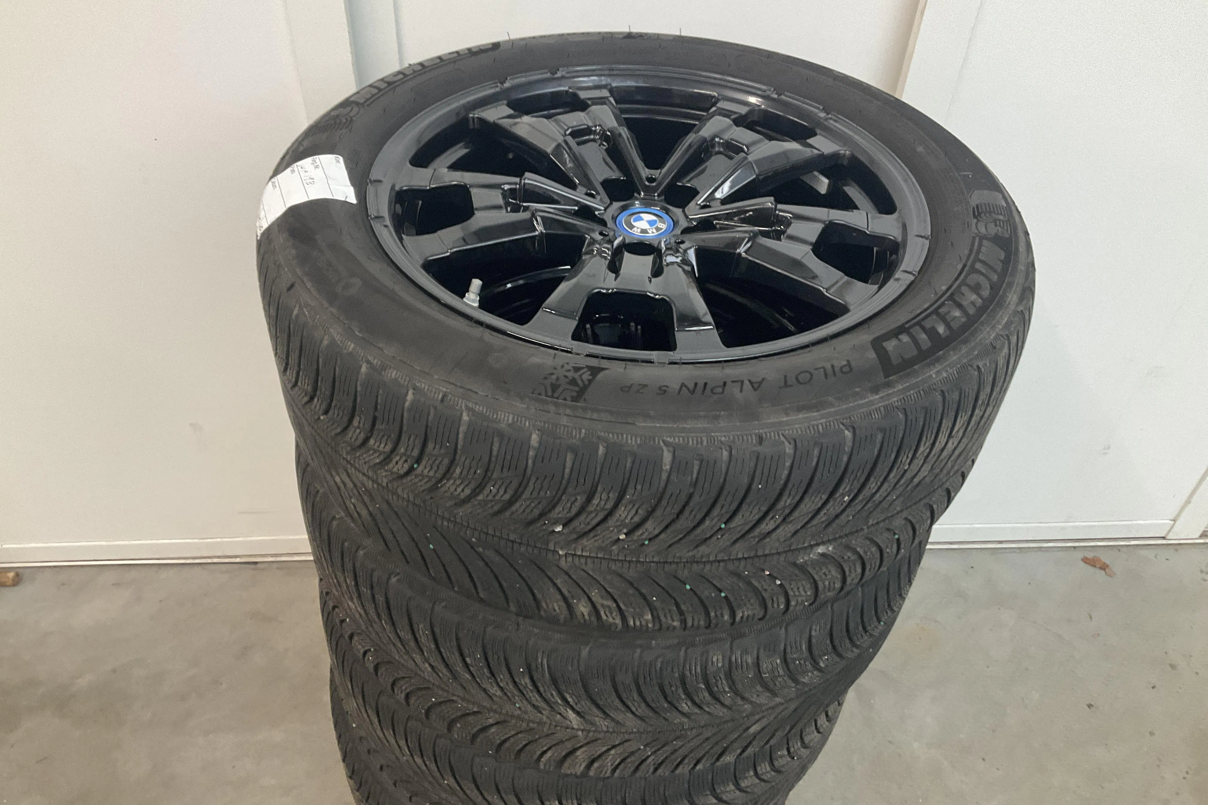 Zdjęcie prezentacyjne 22 z 22: BMW iX3 LCI, G08 (286hk) - 94 970 km - Automatyczna - czarny - 2023