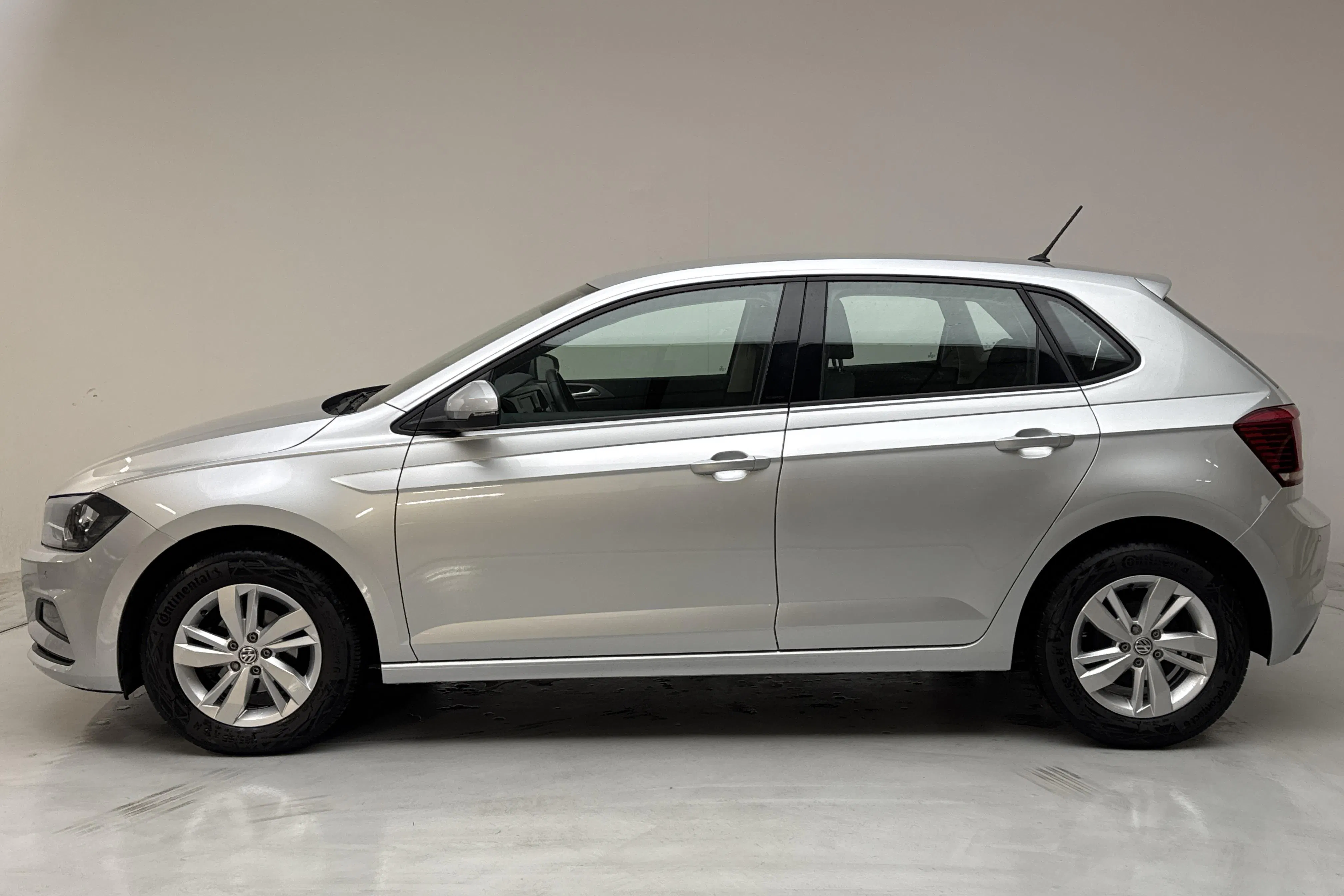 Presentationsfoto 2 av 12: VW Polo 1.0 TSI 5dr (95hk) - 3 705 mil - Automat - silver - 2020