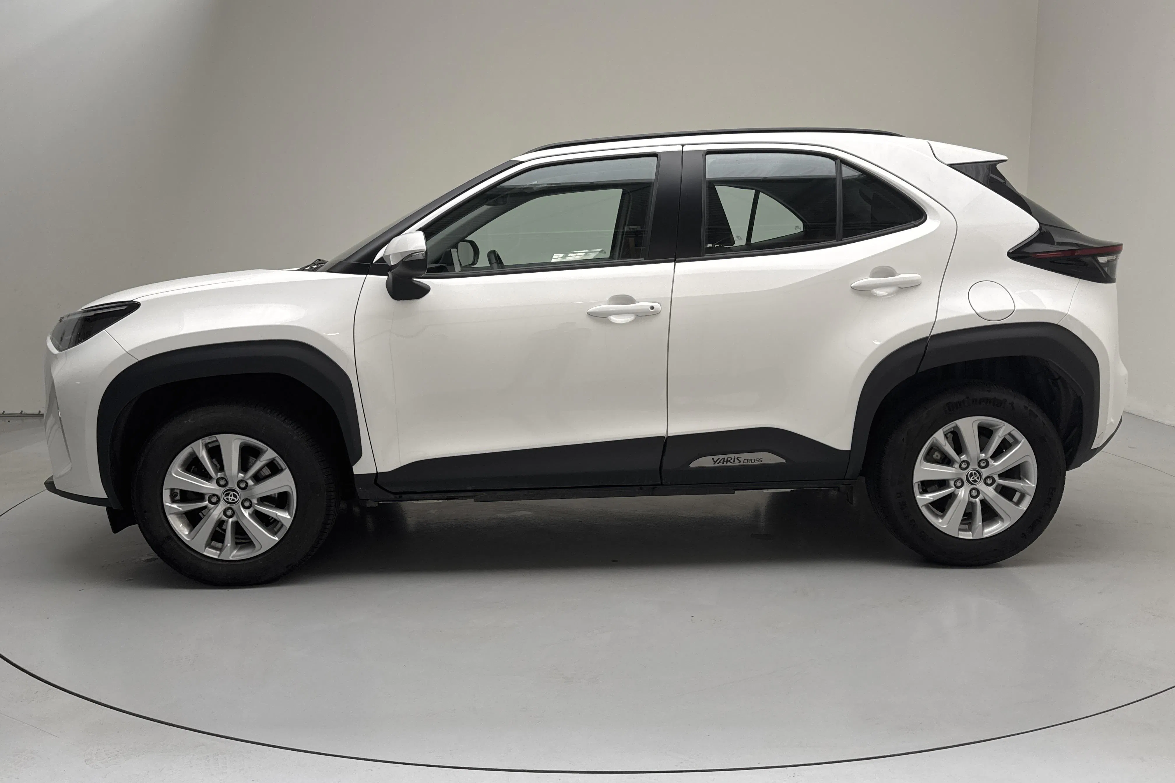 Presentation photo 2 of 13: Toyota Yaris Cross 1.5 Hybrid (116hk) - 94 530 km - Automatic - white - 2023