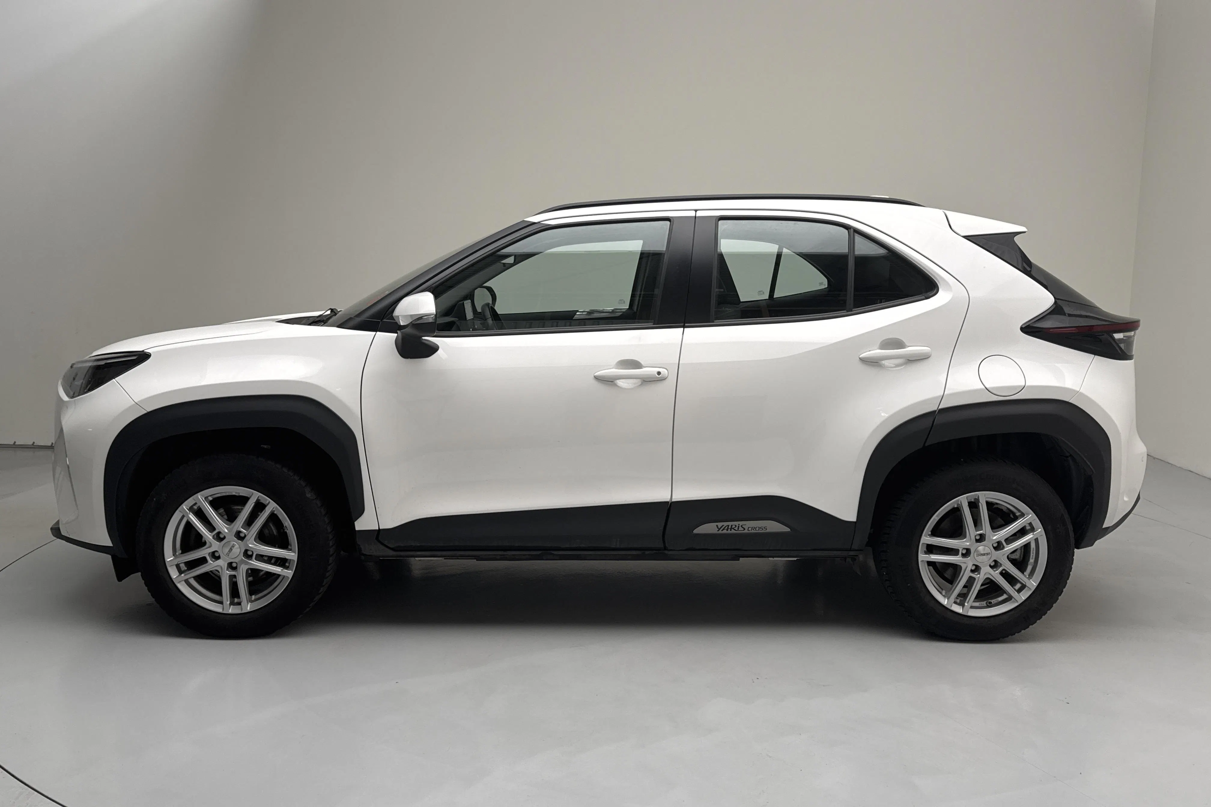 Presentation photo 2 of 14: Toyota Yaris Cross 1.5 Hybrid AWD (116hk) - 117 200 km - Automatic - white - 2023