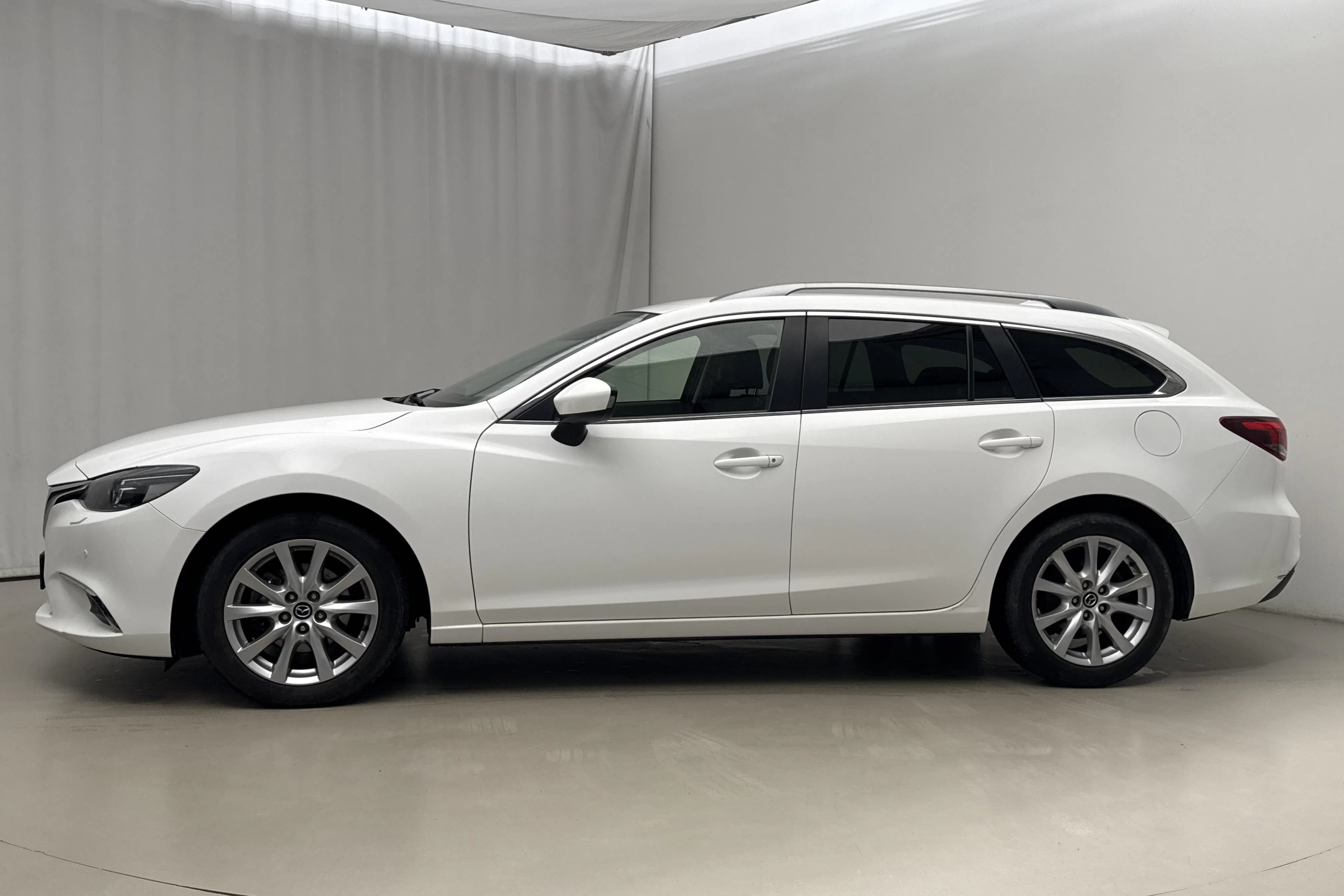 Presentation photo 2 of 16: Mazda 6 2.2 DE Kombi AWD (150hk) - 125 170 km - Manual - white - 2015