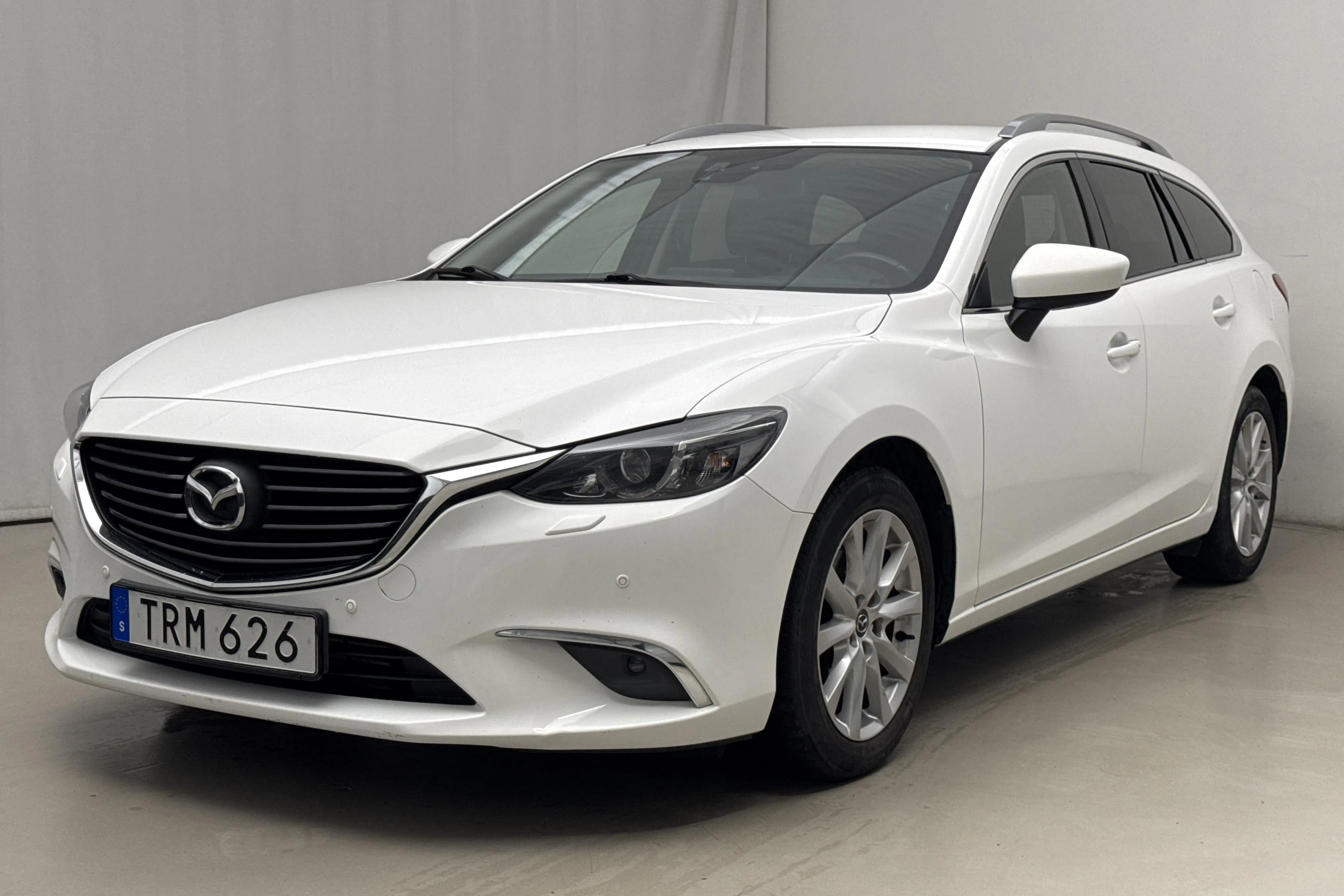Presentation photo 1 of 16: Mazda 6 2.2 DE Kombi AWD (150hk) - 125 170 km - Manual - white - 2015