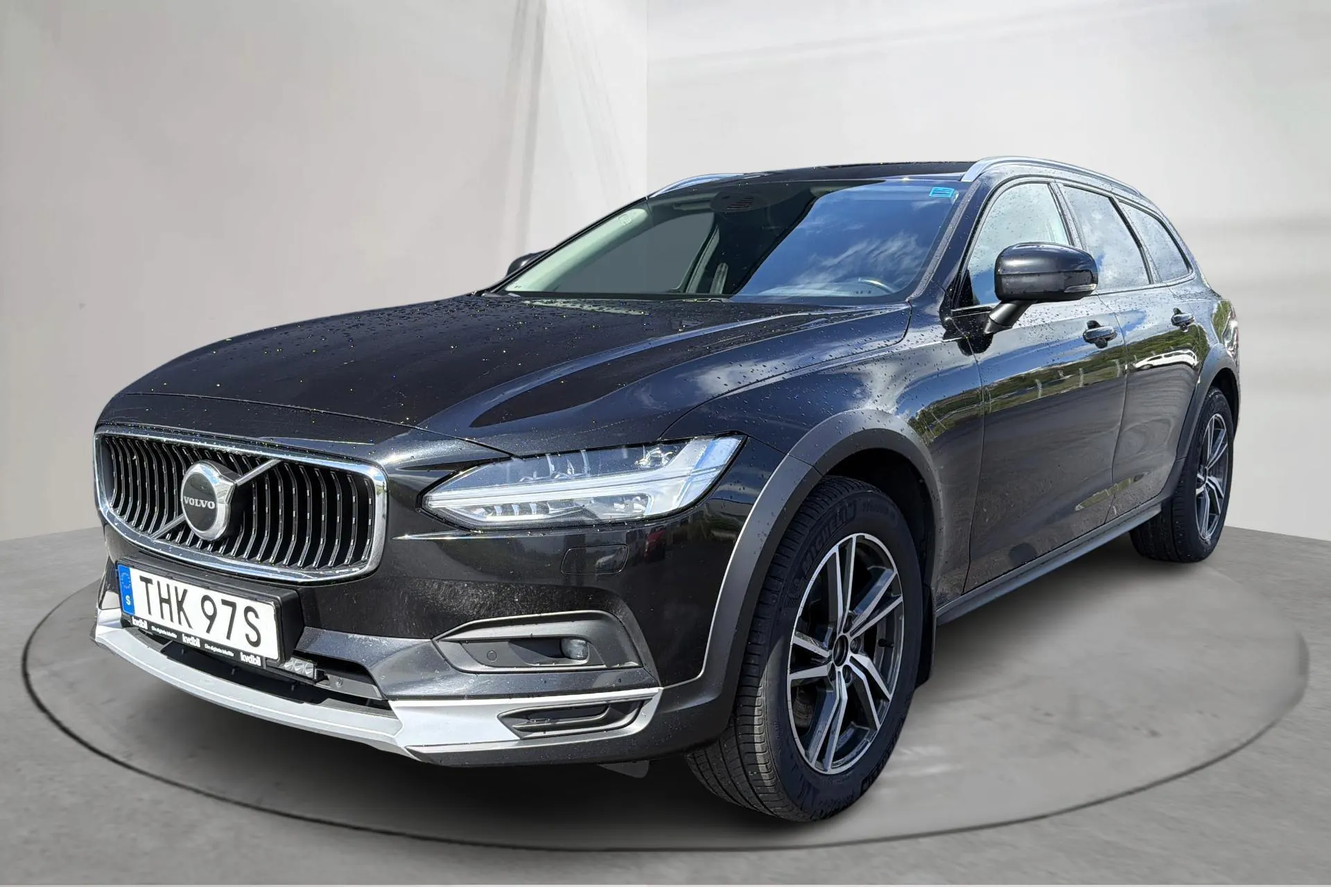 Presentation photo 1 of 18: Volvo V90 D4 Cross Country AWD (190hk) - 29 287 Scandinavian mile - Automatic - black - 2021