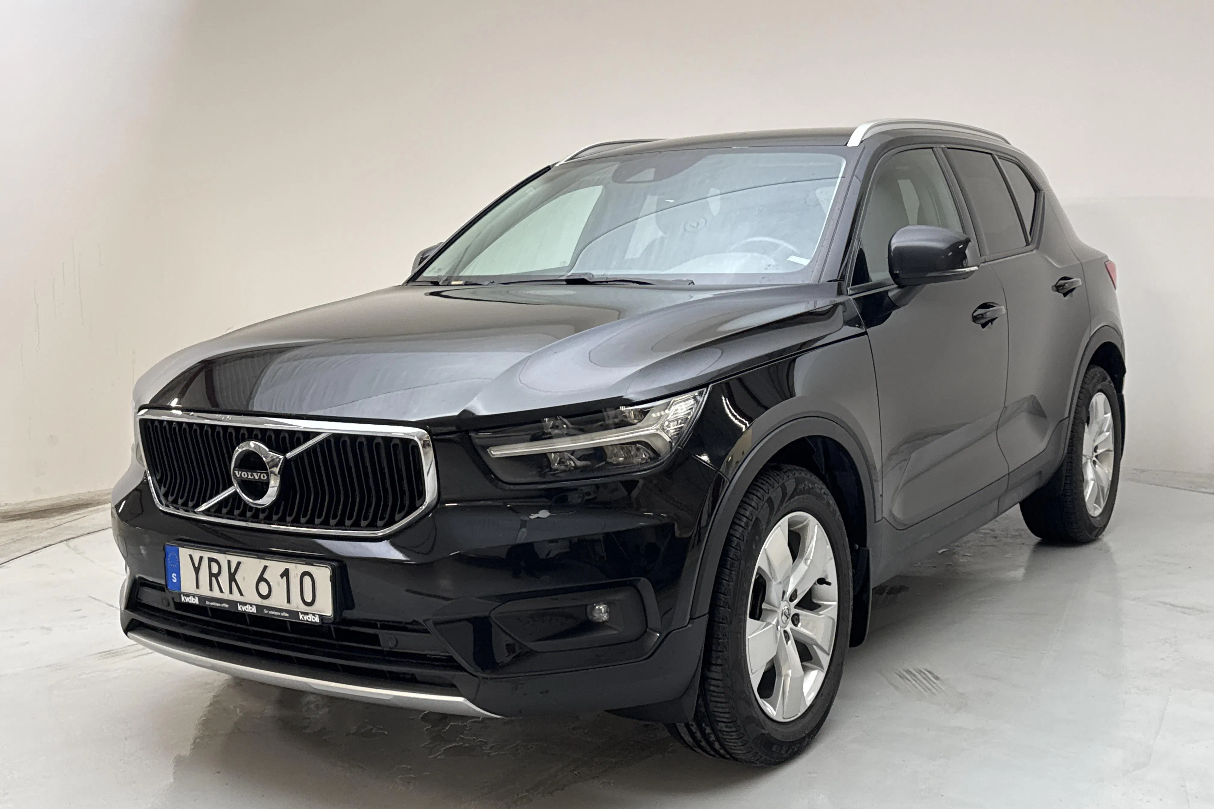 Presentationsfoto 1 av 14: Volvo XC40 D3 2WD (150hk) - 17 828 mil - Automat - svart - 2019