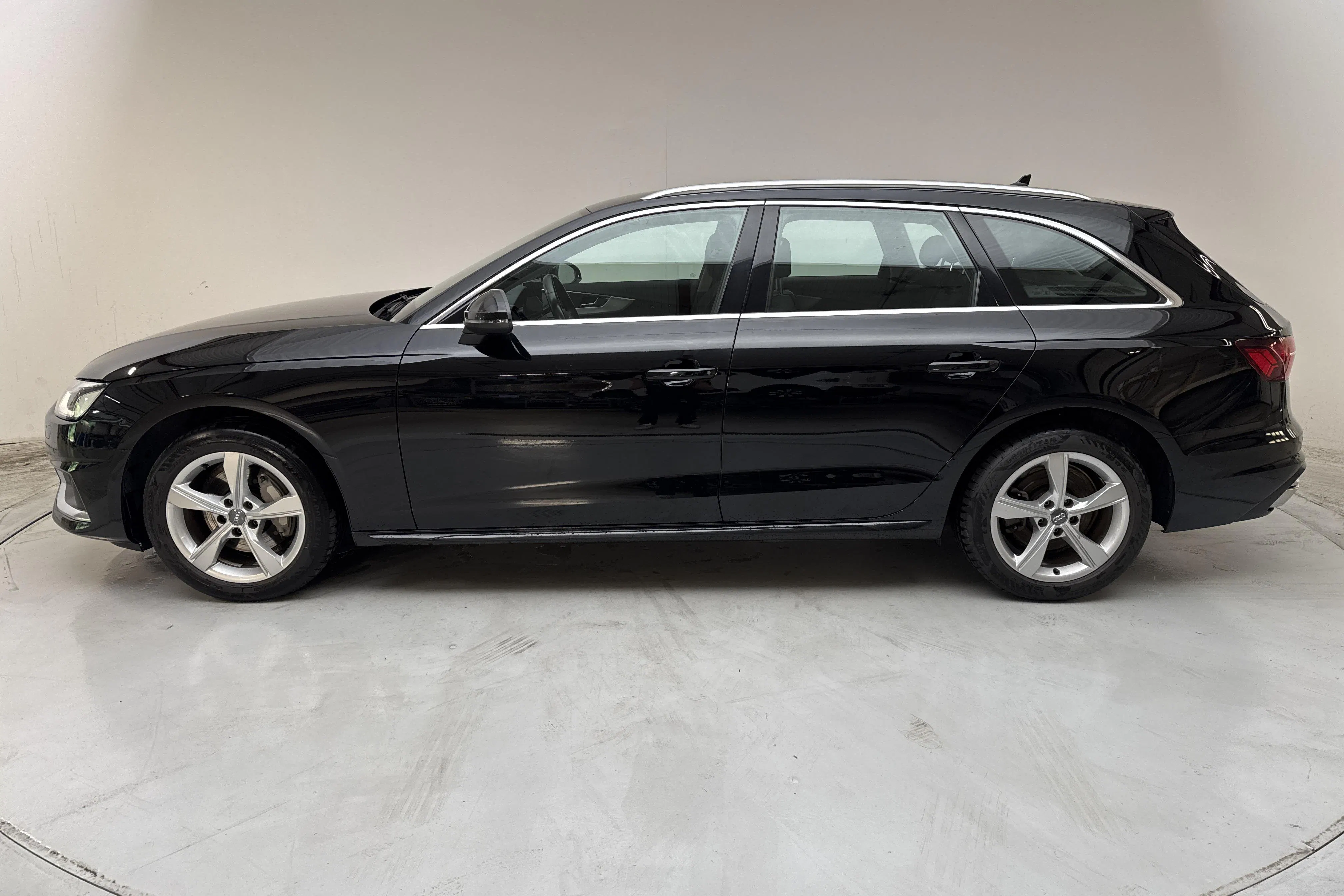 Presentationsfoto 2 av 13: Audi A4 Avant 40 TDI quattro (204hk) - 13 436 mil - Automat - svart - 2021