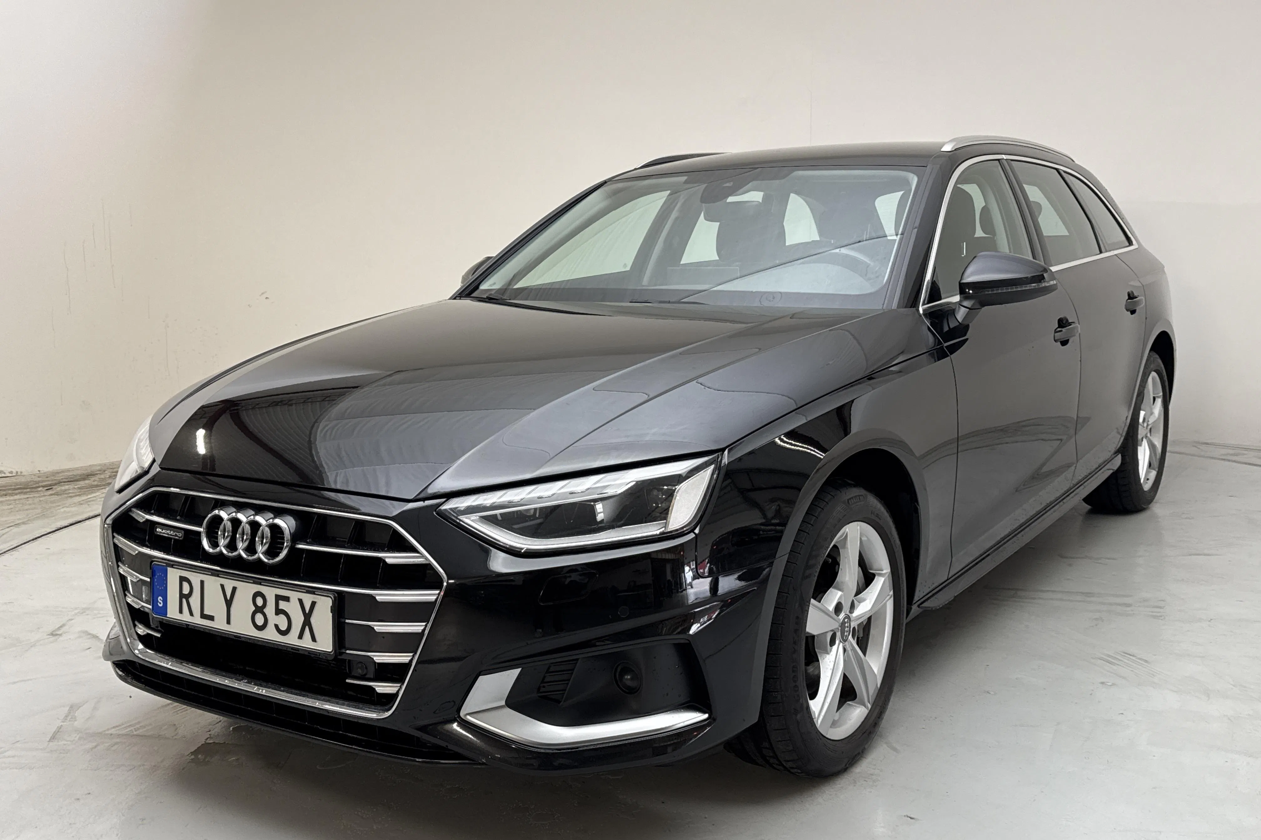Presentationsfoto 1 av 13: Audi A4 Avant 40 TDI quattro (204hk) - 13 436 mil - Automat - svart - 2021