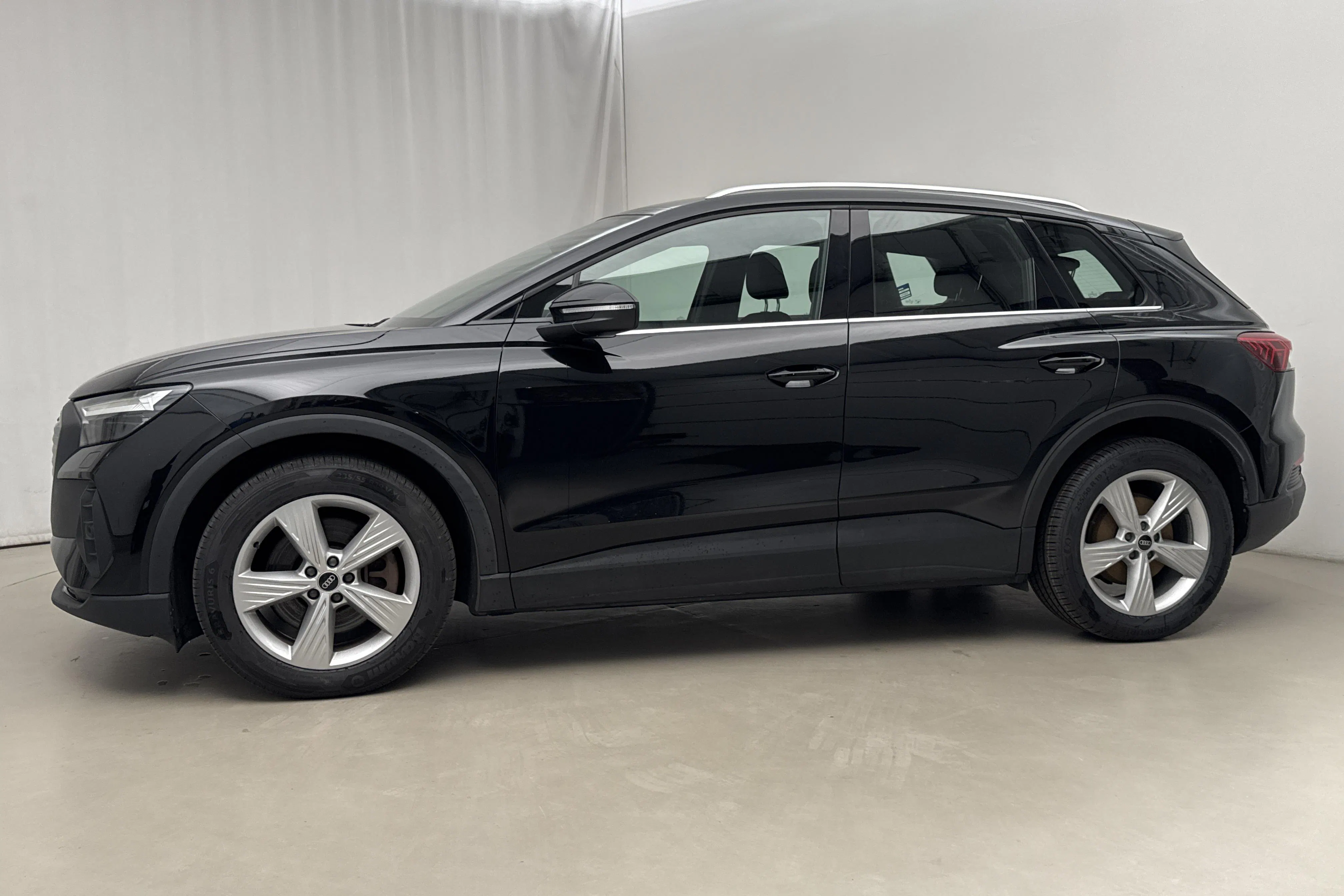 Presentation photo 2 of 20: Audi Q4 40 e-tron 77kWh (204hk) - 101 190 km - Automatic - black - 2022