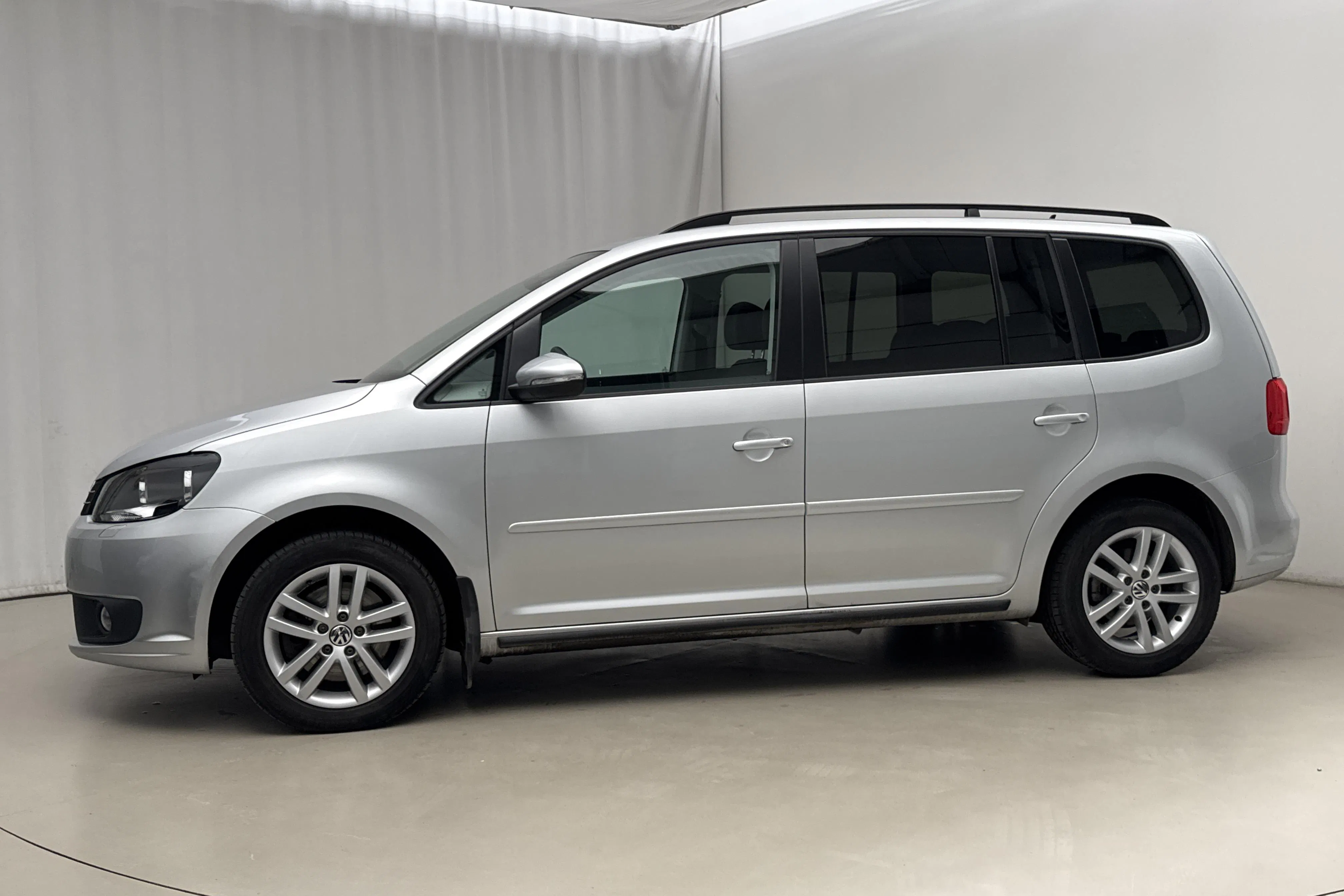Presentation photo 2 of 18: VW Touran 1.4 TSI (140hk) - 4 825 Scandinavian mile - Manual - silver - 2015
