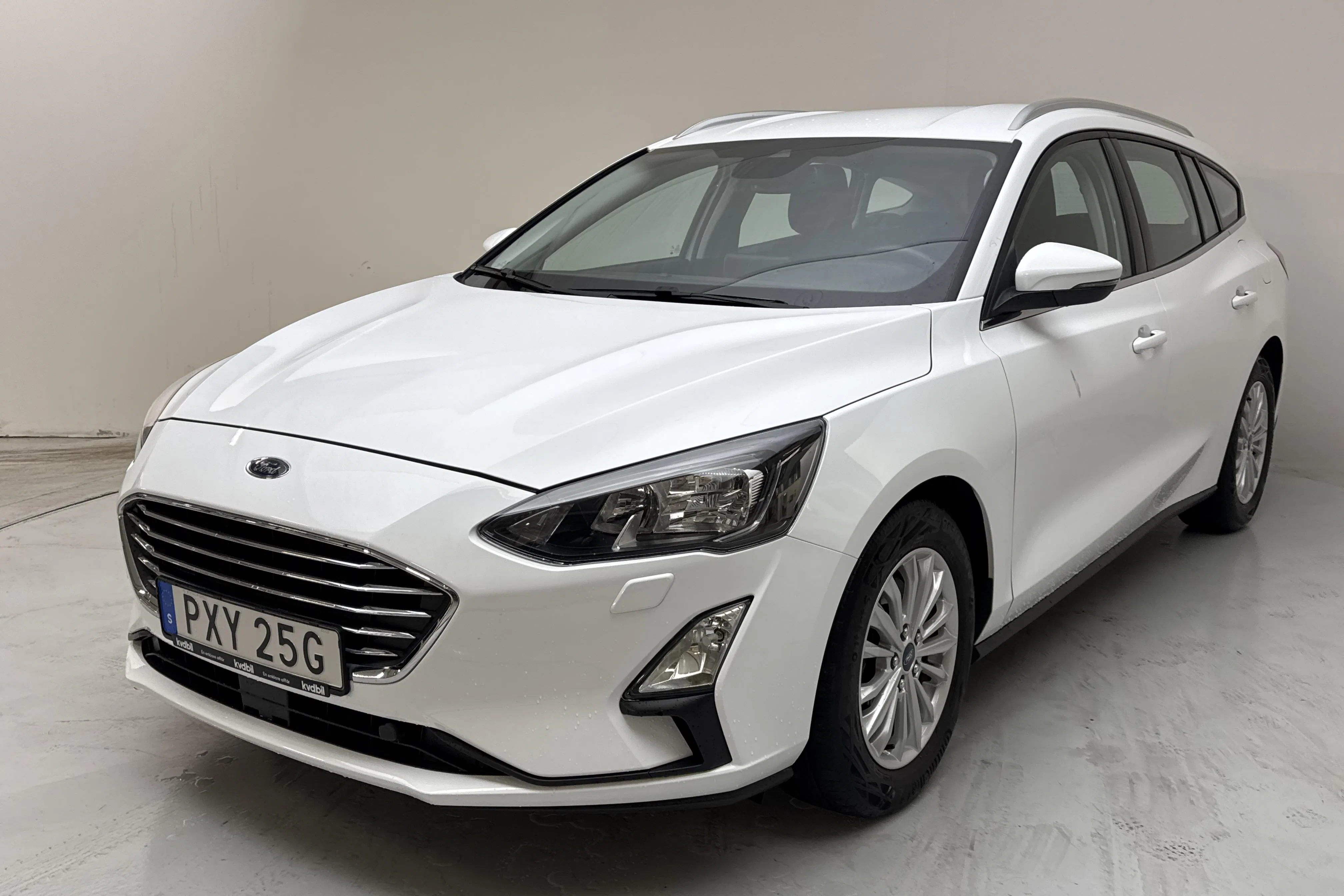 Presentationsfoto 1 av 13: Ford Focus 1.5 TDCi Kombi (120hk) - 2 607 mil - Manuell - vit - 2020