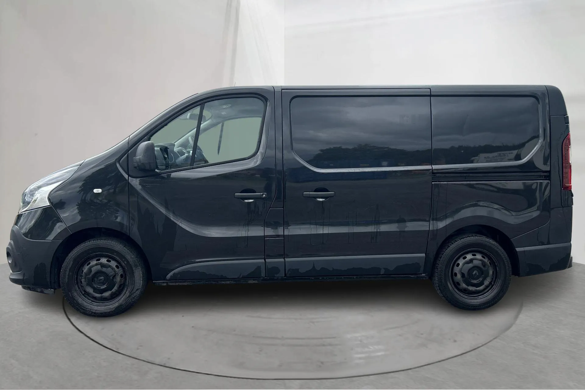 Presentation photo 2 of 17: Renault Trafic 2.0 dCi Skåp (120hk) - 86 070 km - Manual - black - 2022
