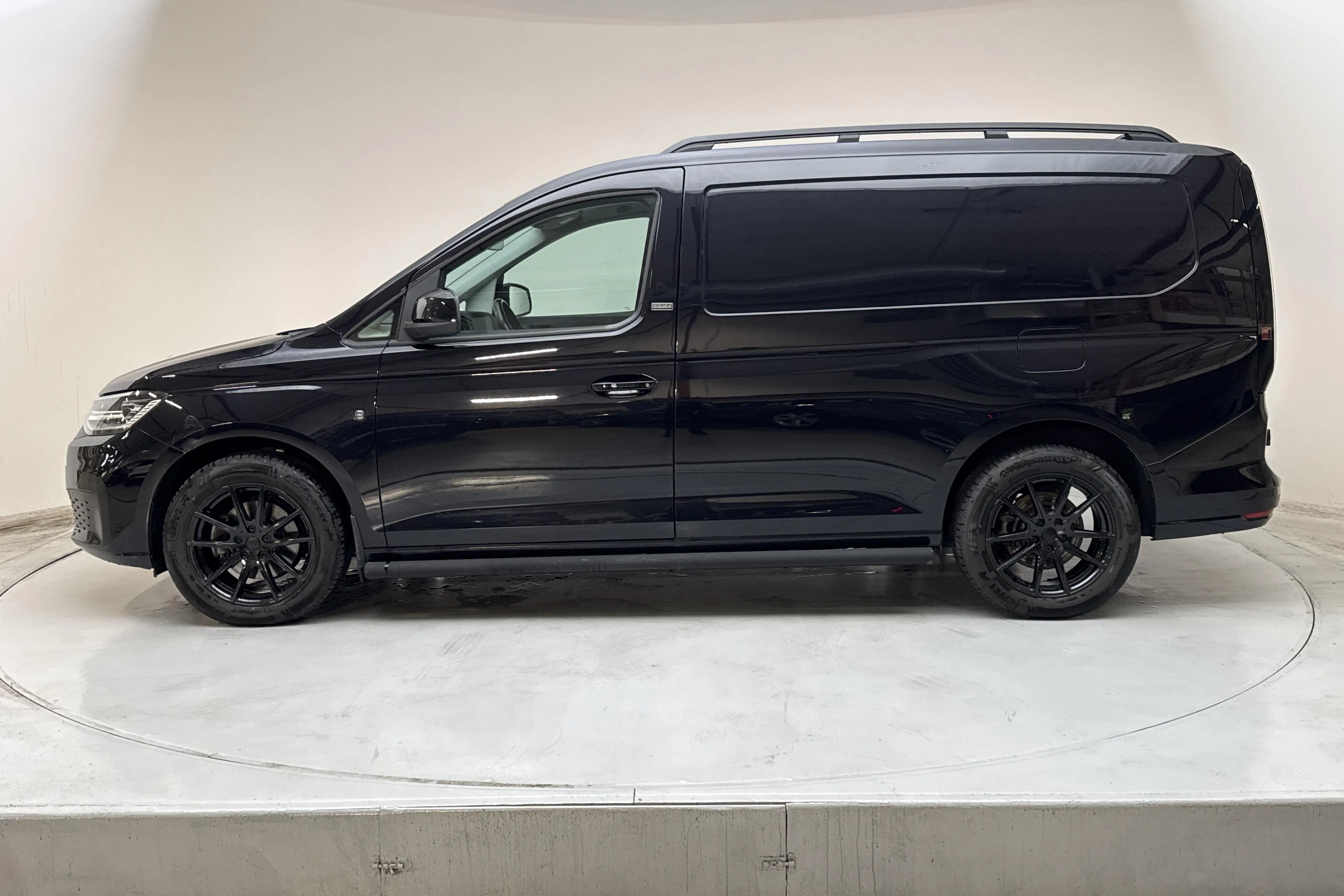 Presentation photo 2 of 14: VW Caddy Cargo Maxi 2.0 TDI (122hk) - 55 410 km - Automatic - black - 2023