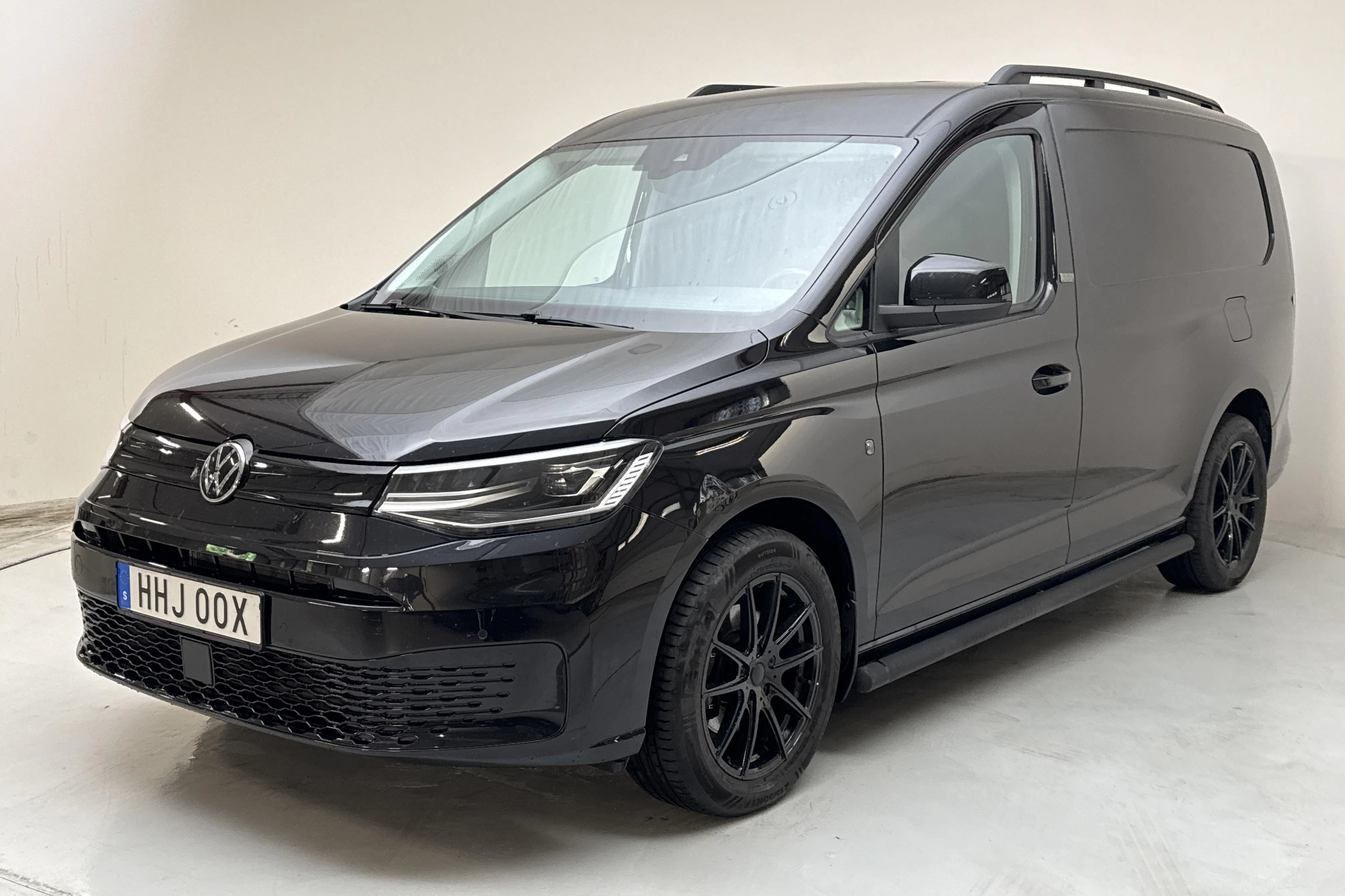 Presentation photo 1 of 14: VW Caddy Cargo Maxi 2.0 TDI (122hk) - 55 410 km - Automatic - black - 2023