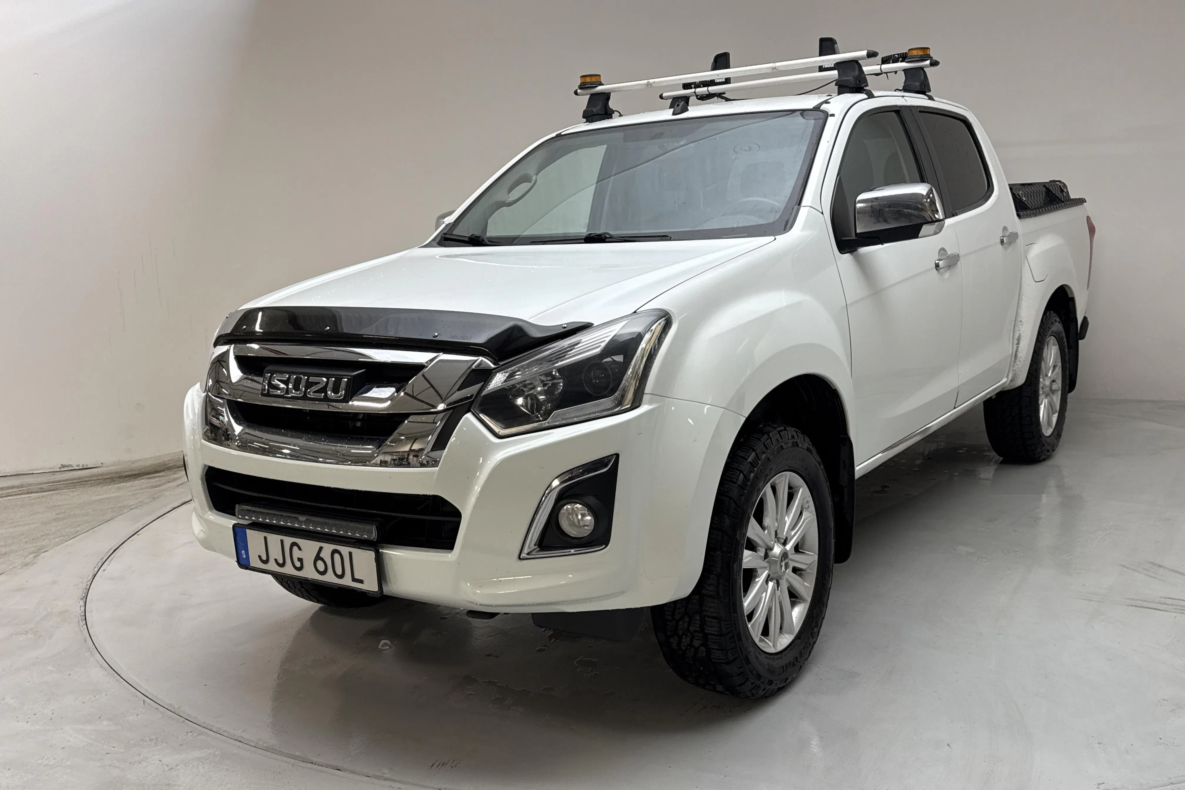 Presentation photo 1 of 15: Isuzu D-MAX 1.9 DDI 4WD (163hk) - 187 440 km - Automatic - white - 2019