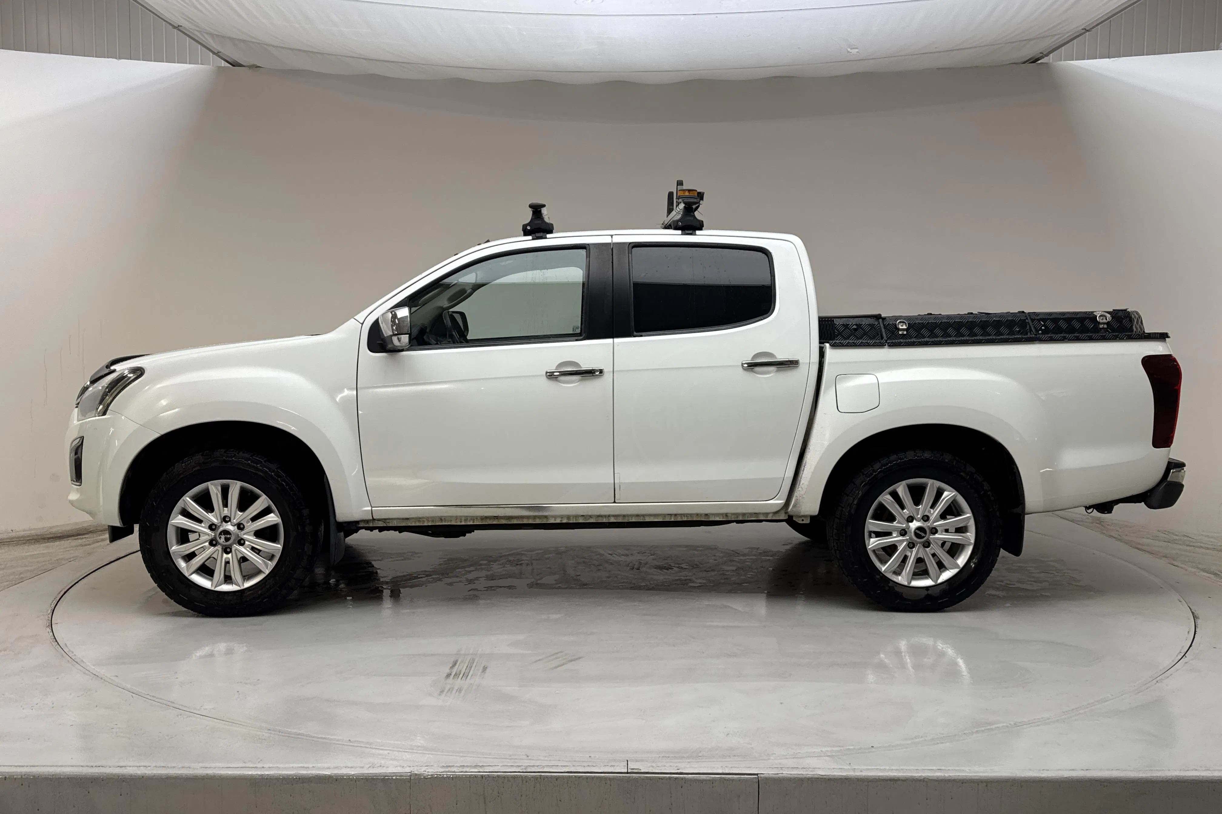 Presentation photo 2 of 15: Isuzu D-MAX 1.9 DDI 4WD (163hk) - 187 440 km - Automatic - white - 2019