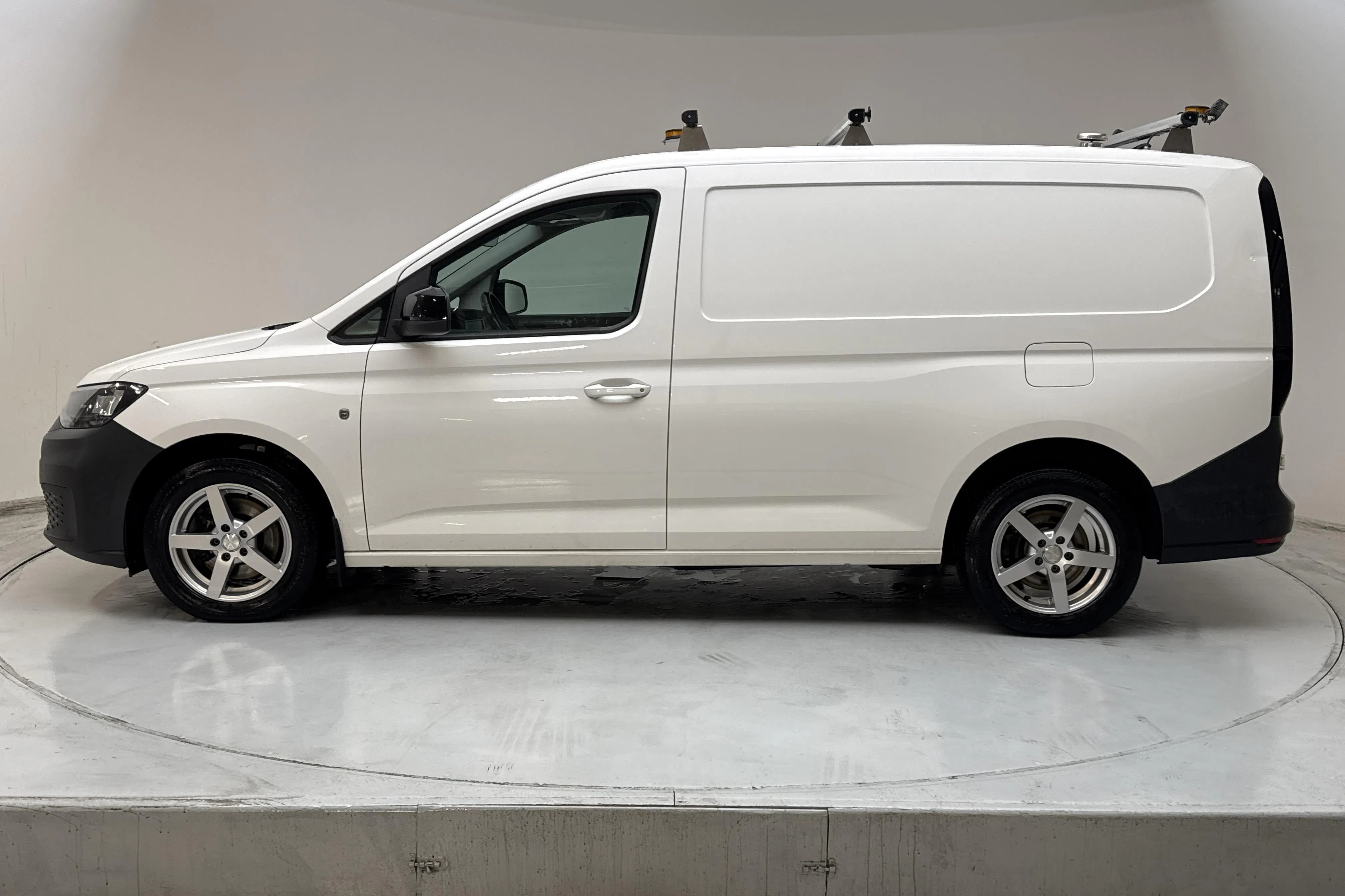 Presentationsfoto 2 av 14: VW Caddy Cargo Maxi 2.0 TDI (122hk) - 12 884 mil - Automat - vit - 2022