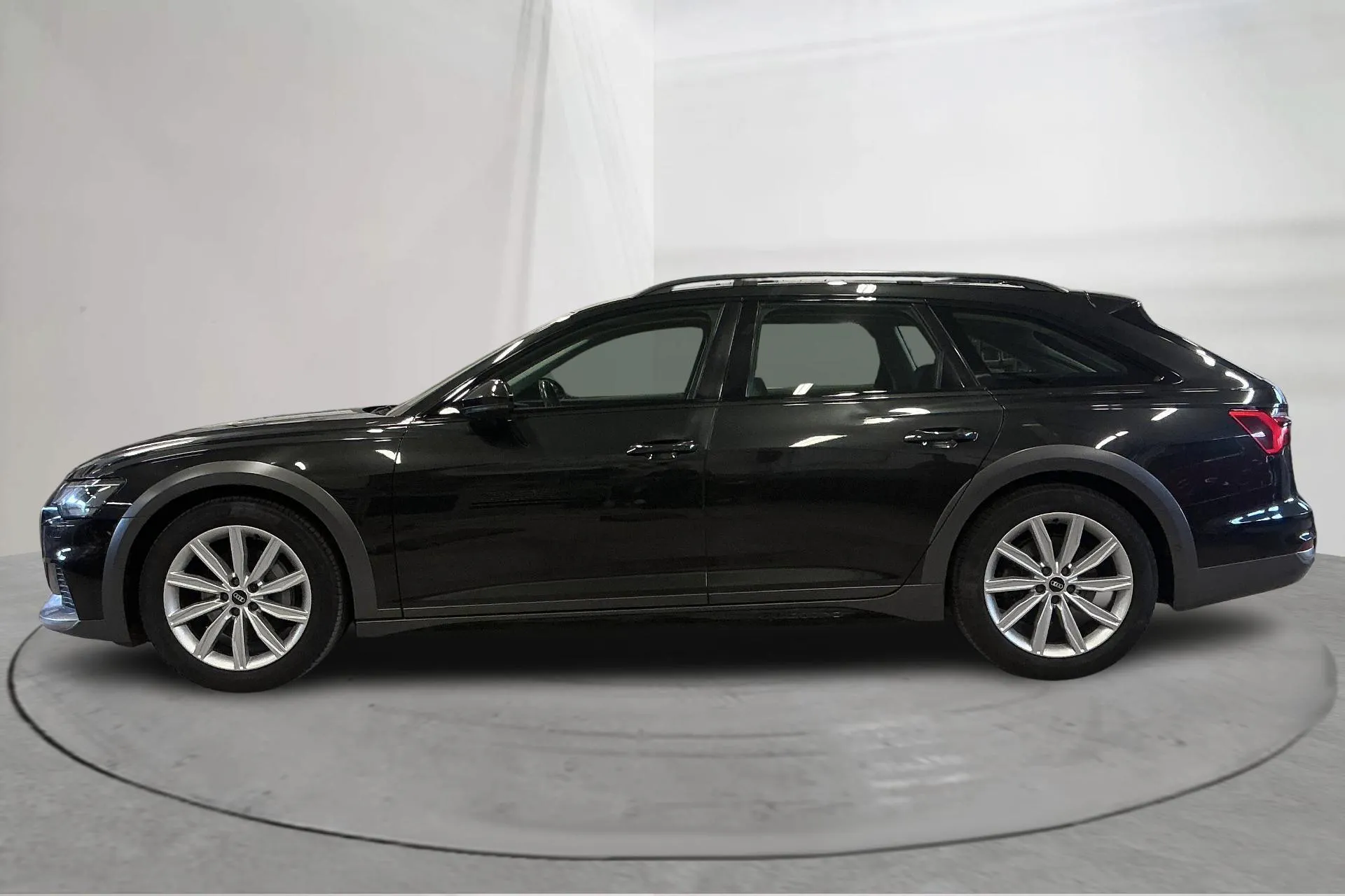 Presentationsfoto 2 av 15: Audi A6 Allroad 40 TDI quattro (204hk) - 11 625 mil - Automat - grå - 2021