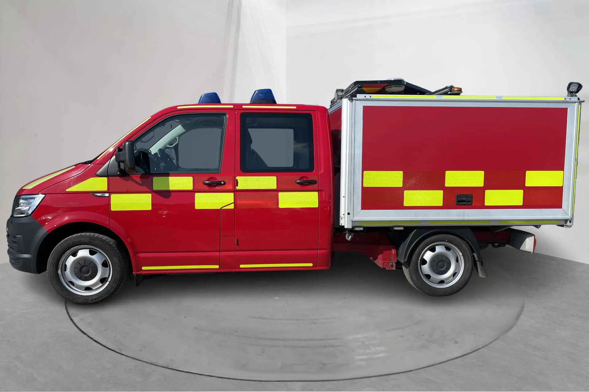 Presentationsfoto 2 av 24: VW Transporter T6 2.0 TDI BMT 4MOTION (204hk) - 4 437 mil - Automat - röd - 2018