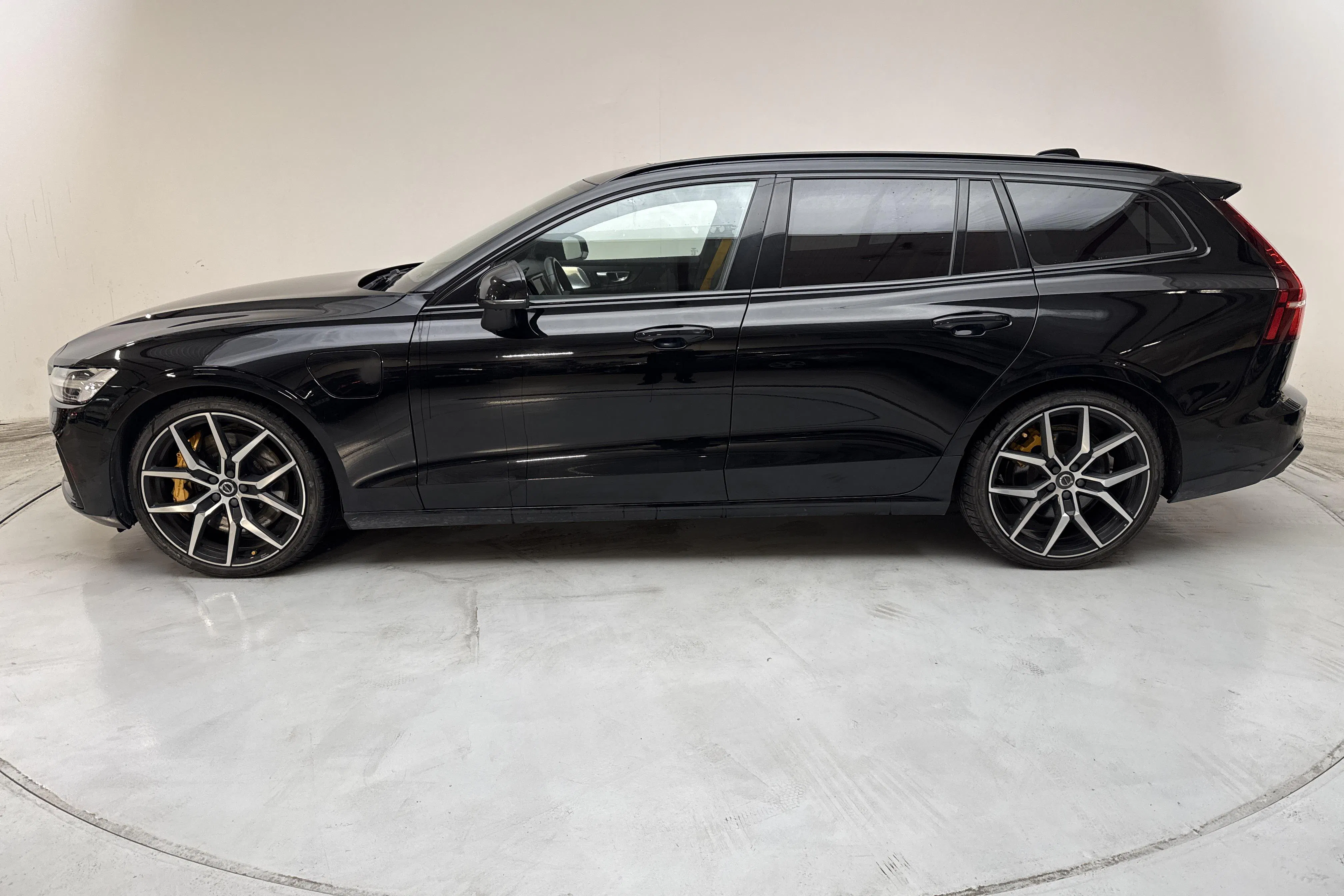 Presentation photo 2 of 22: Volvo V60 T8 AWD Recharge (455hk) - 93 300 km - Automatic - black - 2023